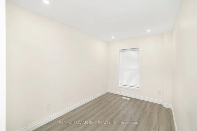 Additional property image - 922 Burlington St