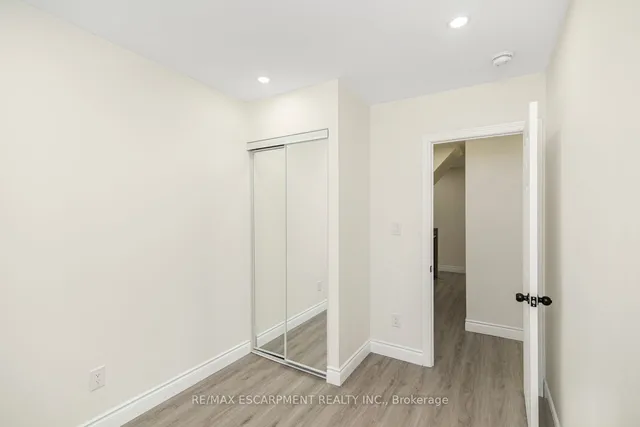 Additional property image - 922 Burlington St