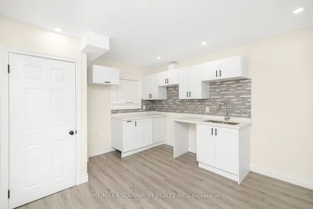 Additional property image - 922 Burlington St