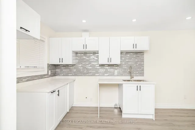 Additional property image - 922 Burlington St