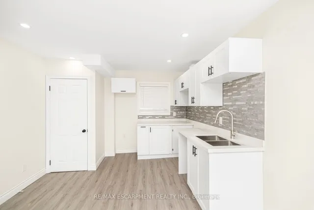 Additional property image - 922 Burlington St