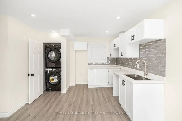 Additional property image - 922 Burlington St