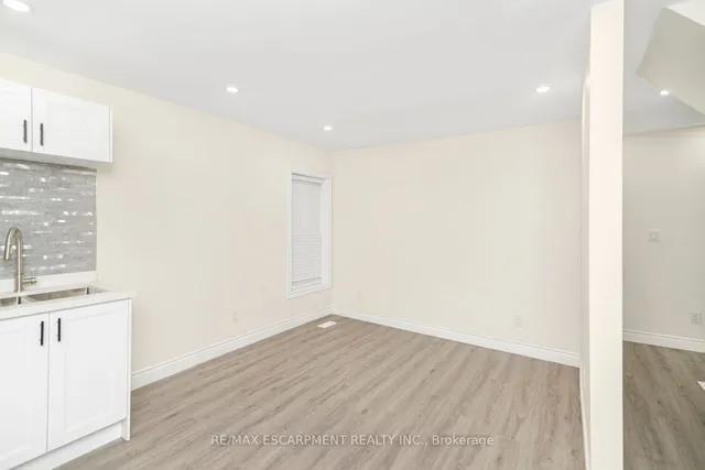 Additional property image - 922 Burlington St