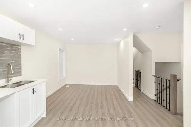 Additional property image - 922 Burlington St