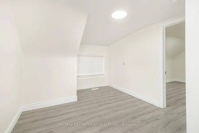 Additional property image - 922 Burlington St
