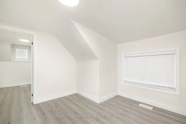 Additional property image - 922 Burlington St