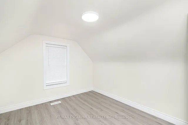 Additional property image - 922 Burlington St