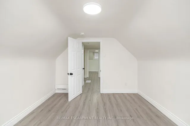 Additional property image - 922 Burlington St