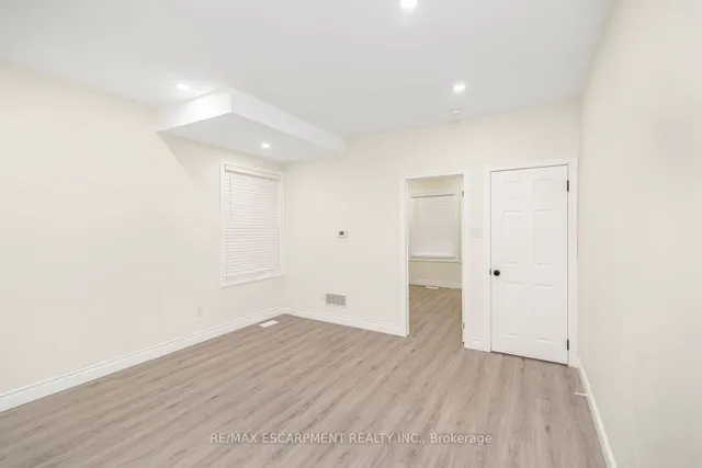 Additional property image - 922 Burlington St
