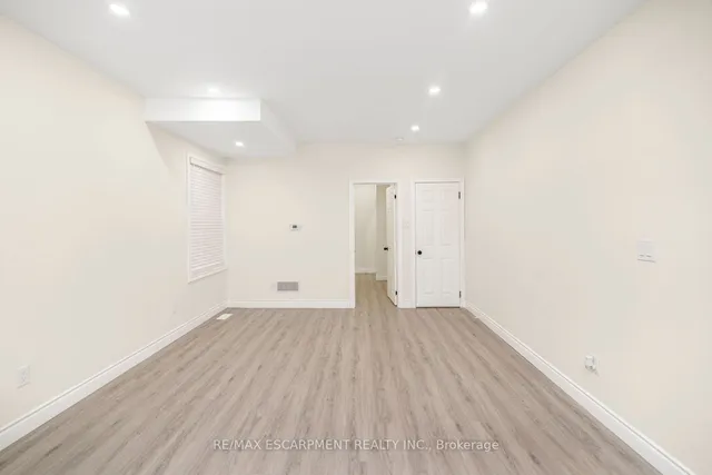 Additional property image - 922 Burlington St