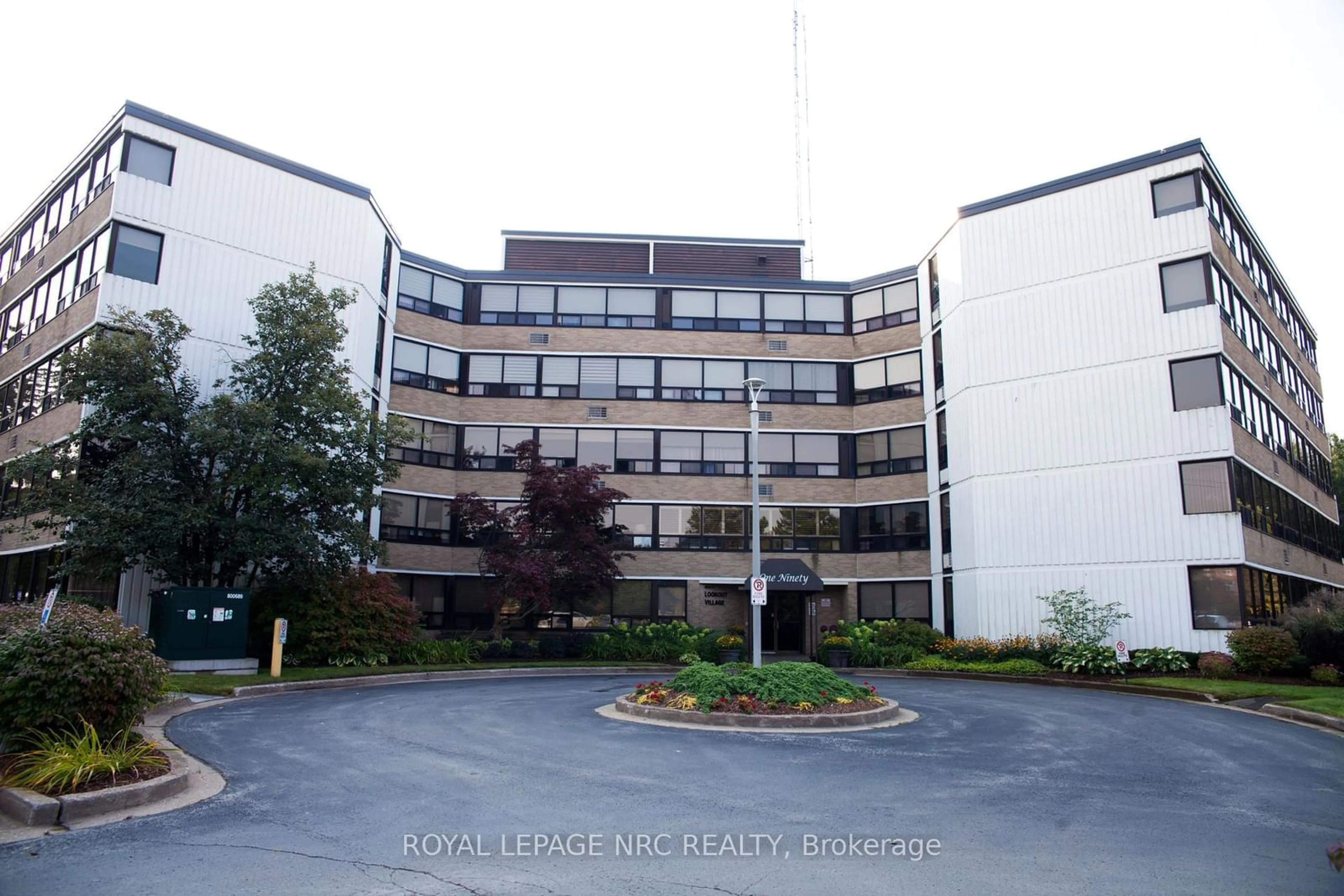 Indoor foyer for 190 Hwy 20 High #104, Pelham Ontario L0S 1E6