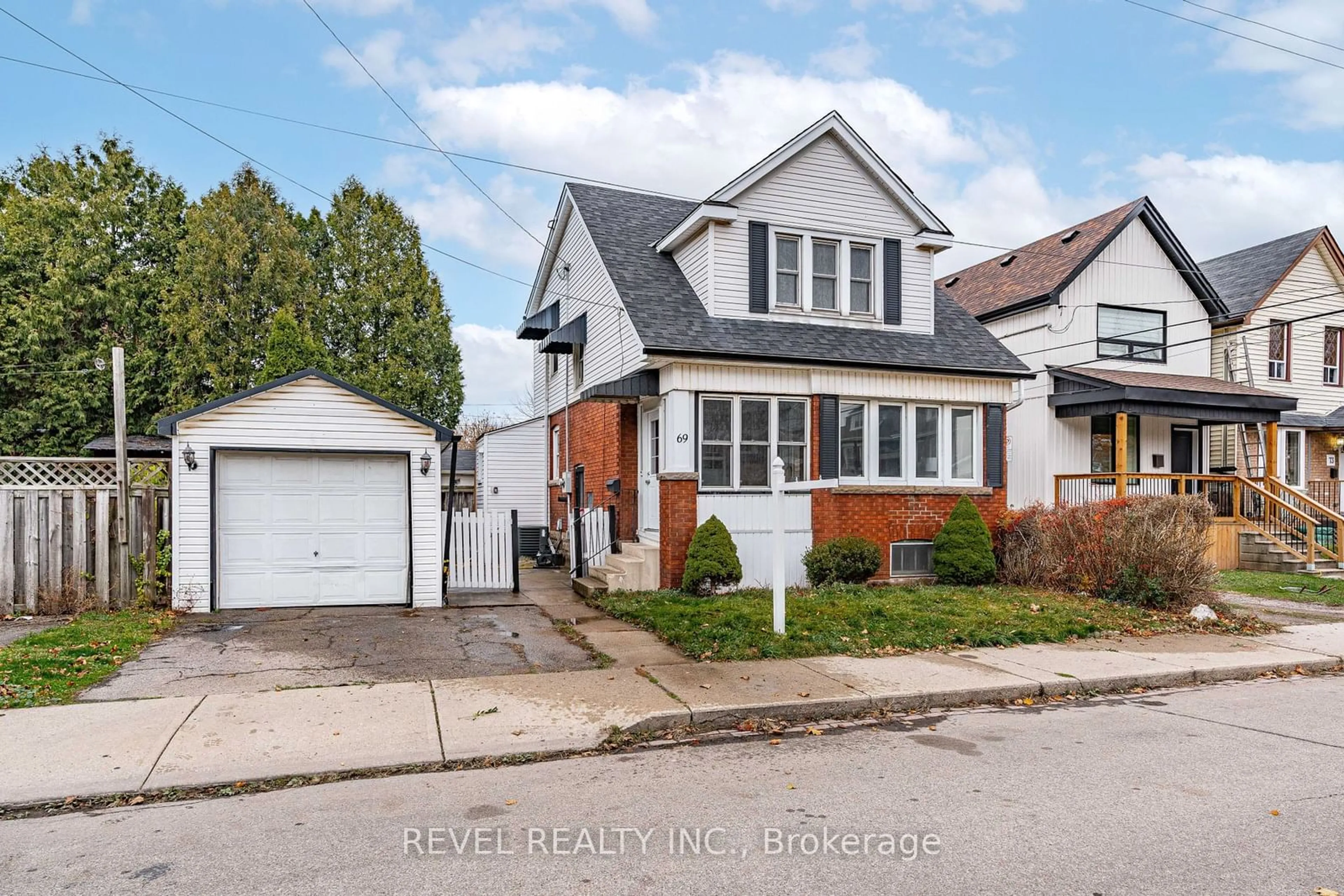 Home with brick exterior material, street for 69 Roxborough Ave, Hamilton Ontario L8L 1Y2