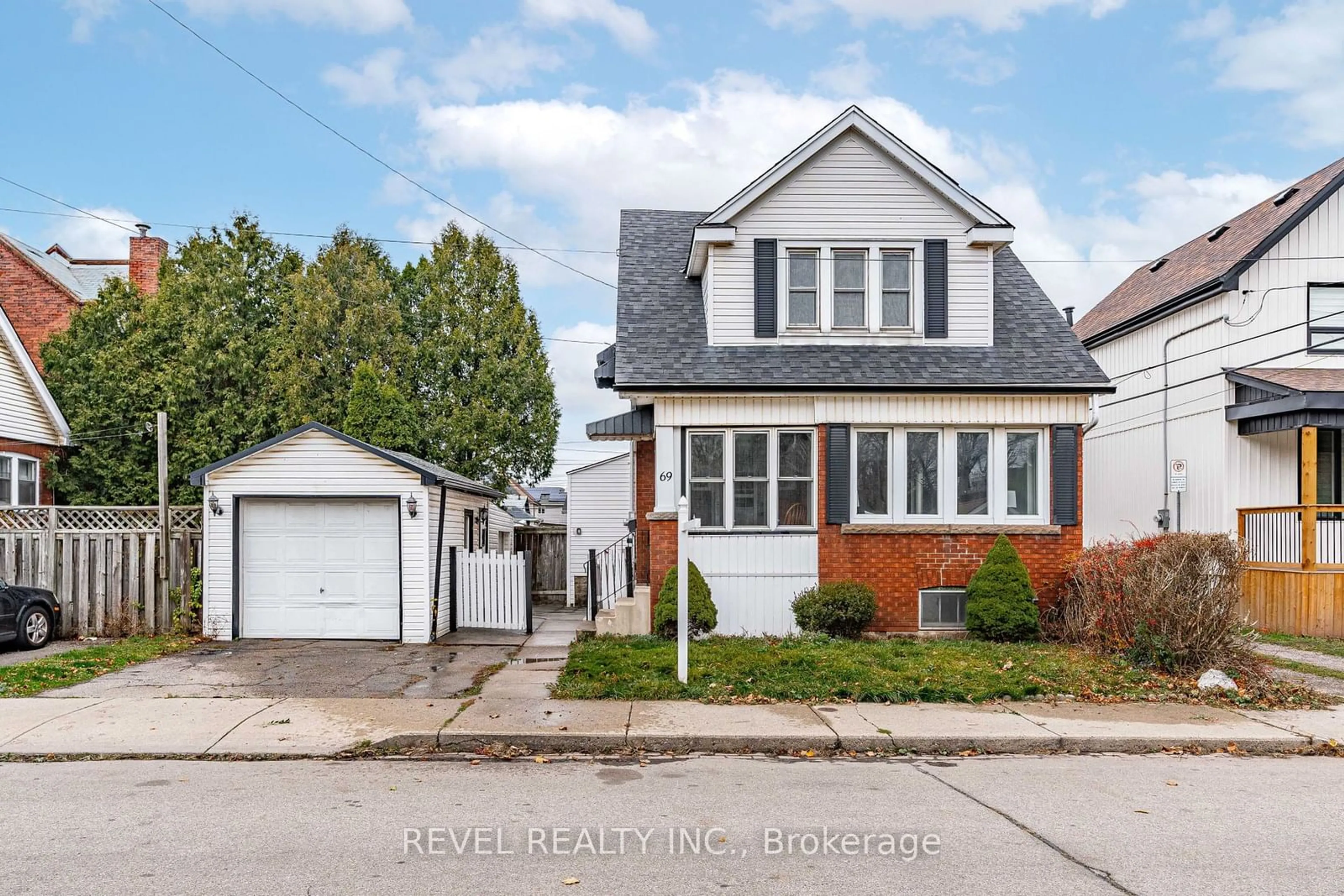 Home with vinyl exterior material, street for 69 Roxborough Ave, Hamilton Ontario L8L 1Y2