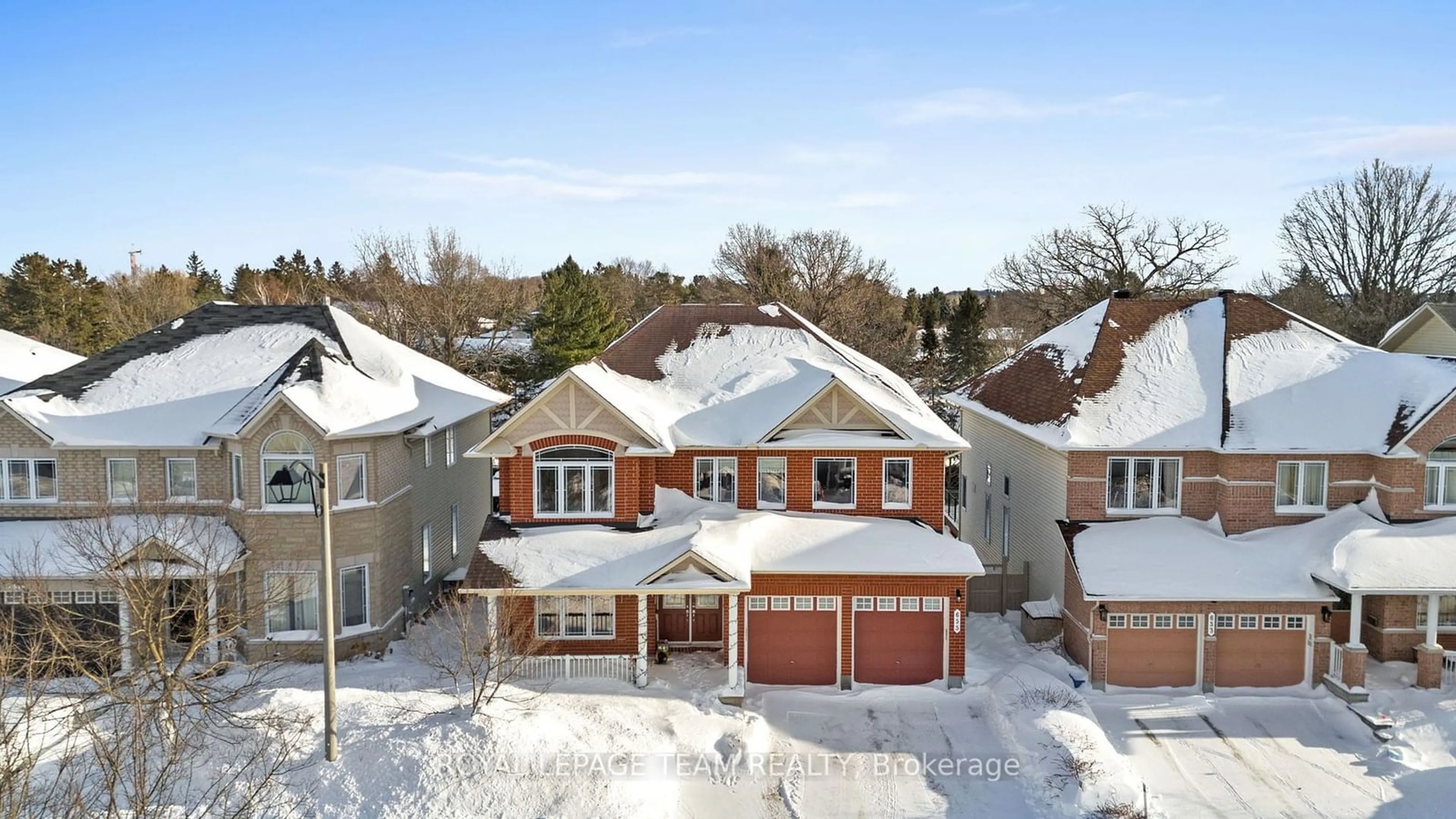 A pic from outside/outdoor area/front of a property/back of a property/a pic from drone, street for 655 New Liskeard Cres, Barrhaven Ontario K2J 0N3