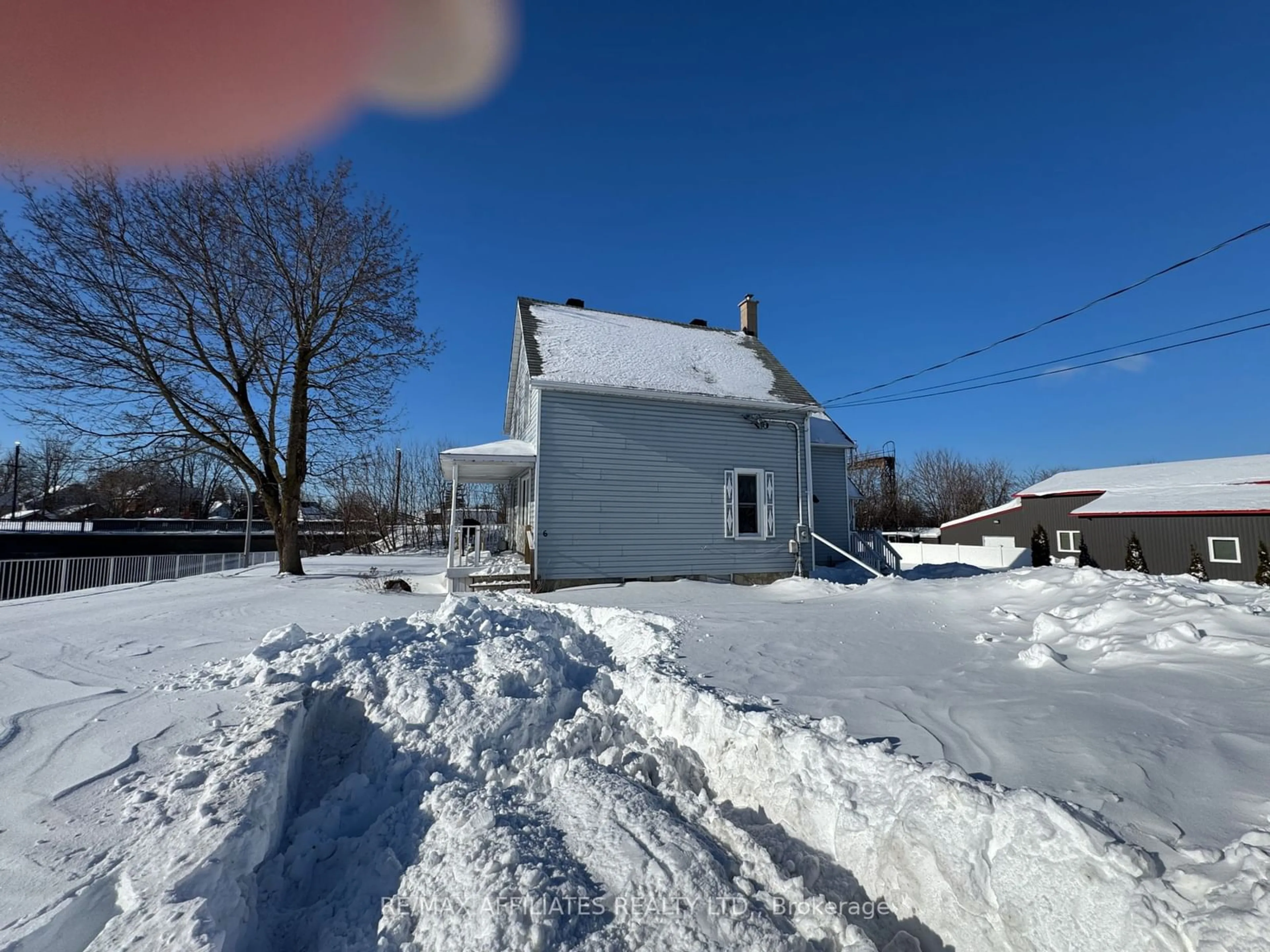 Unknown for 6 Cornelia St, Smiths Falls Ontario K7A 1L2