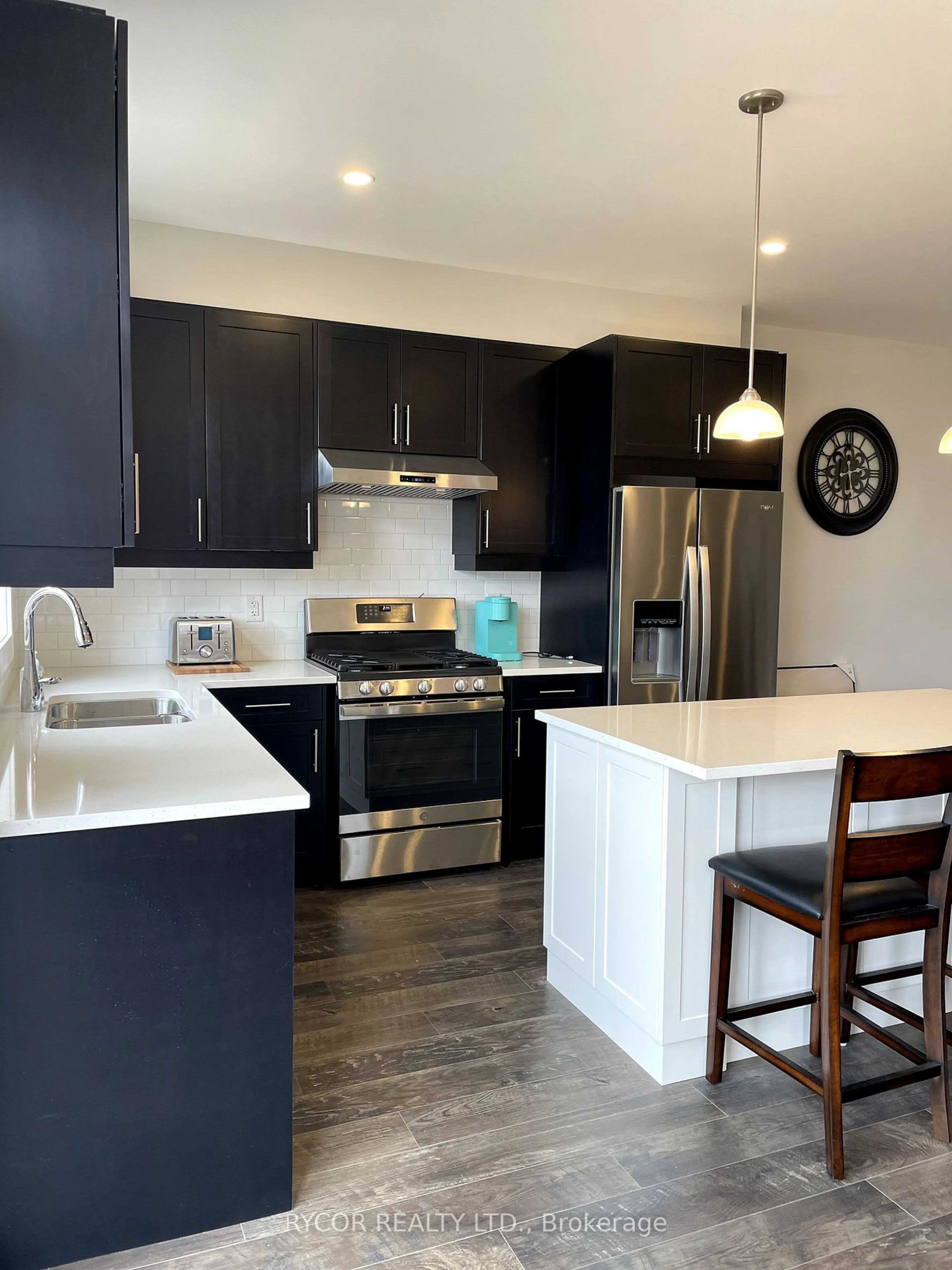 Open concept kitchen, unknown for 148 Sycamore St, Blue Mountains Ontario L9Y 4E4