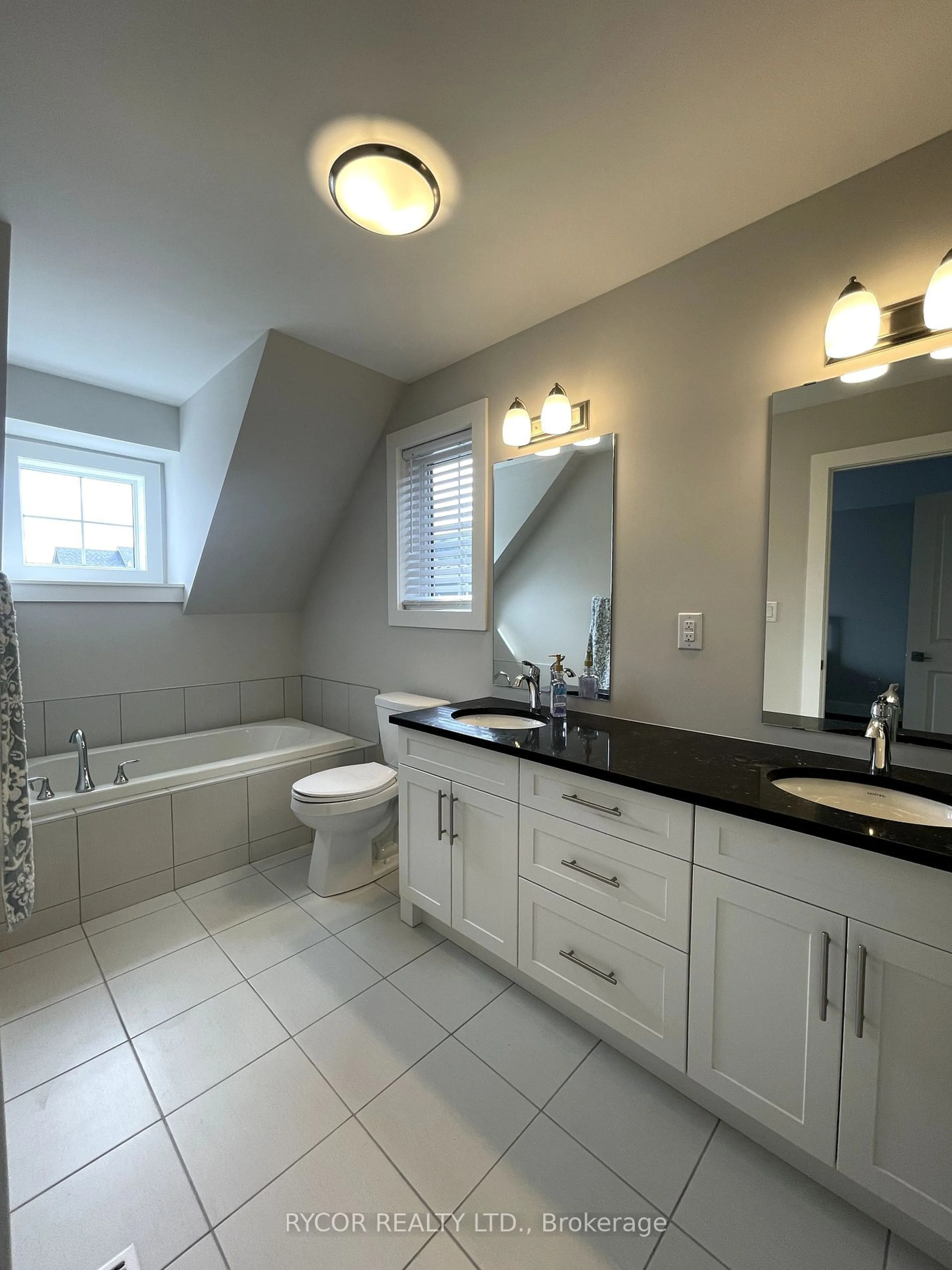 Contemporary bathroom, ceramic/tile floor for 148 Sycamore St, Blue Mountains Ontario L9Y 4E4