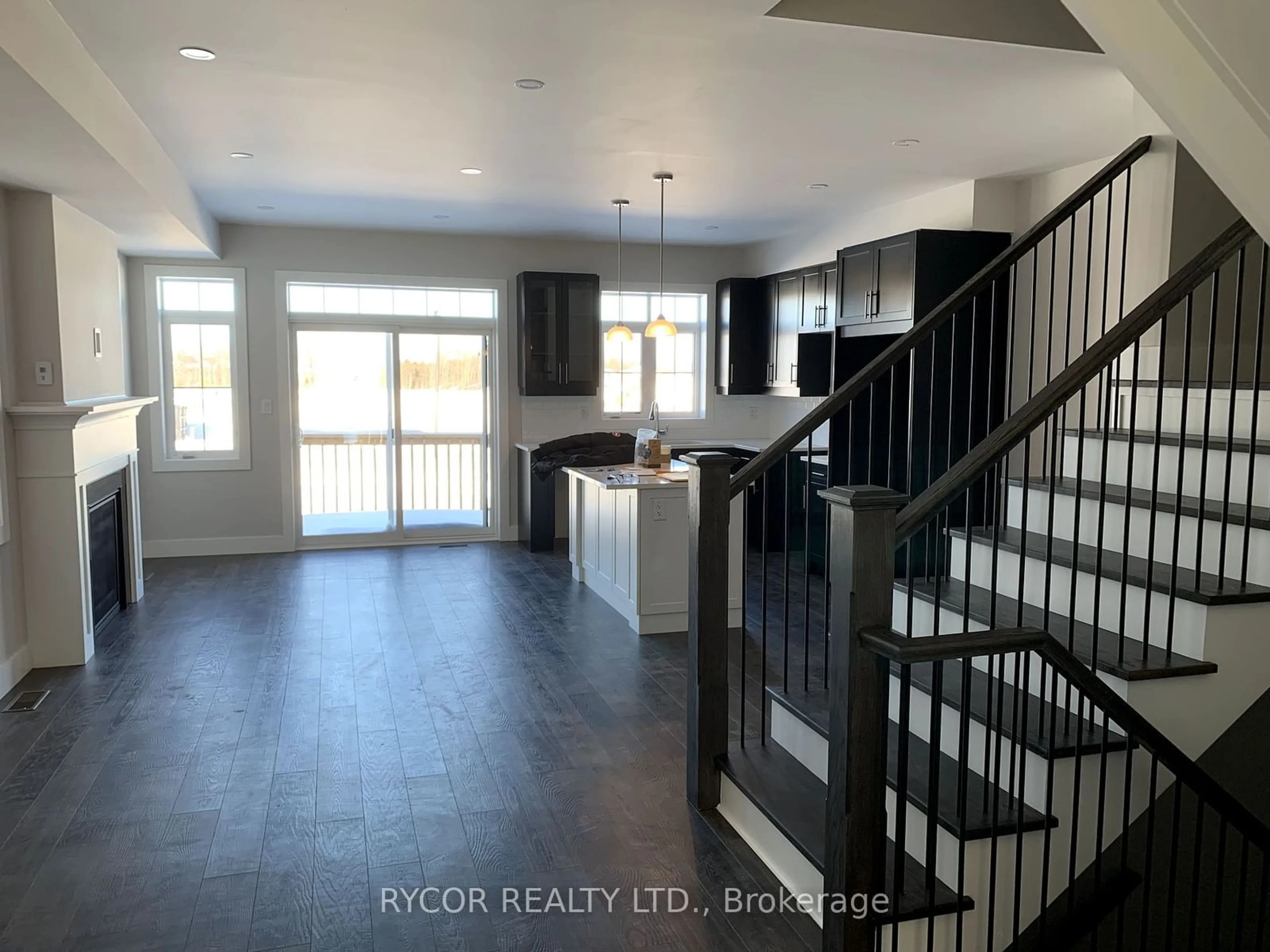Indoor entryway for 148 Sycamore St, Blue Mountains Ontario L9Y 4E4