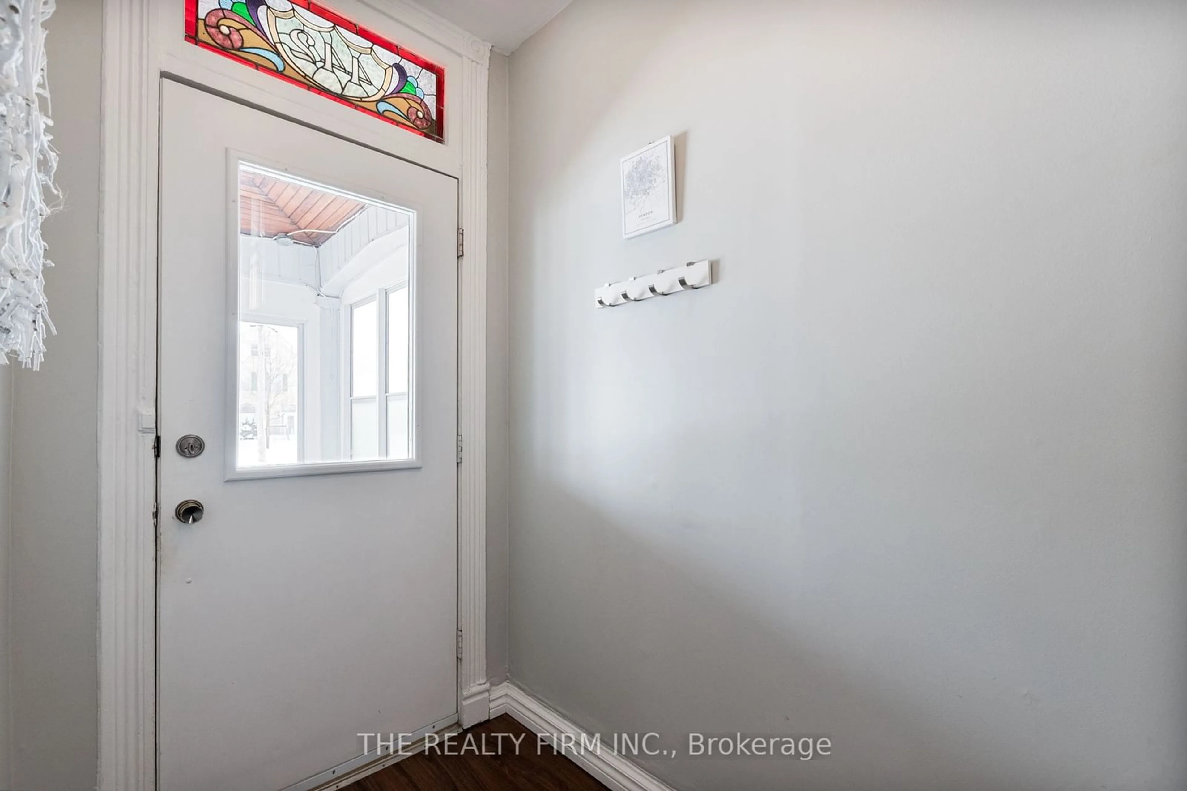 Indoor entryway for 442 Pall Mall St, London Ontario N5Y 2Z2