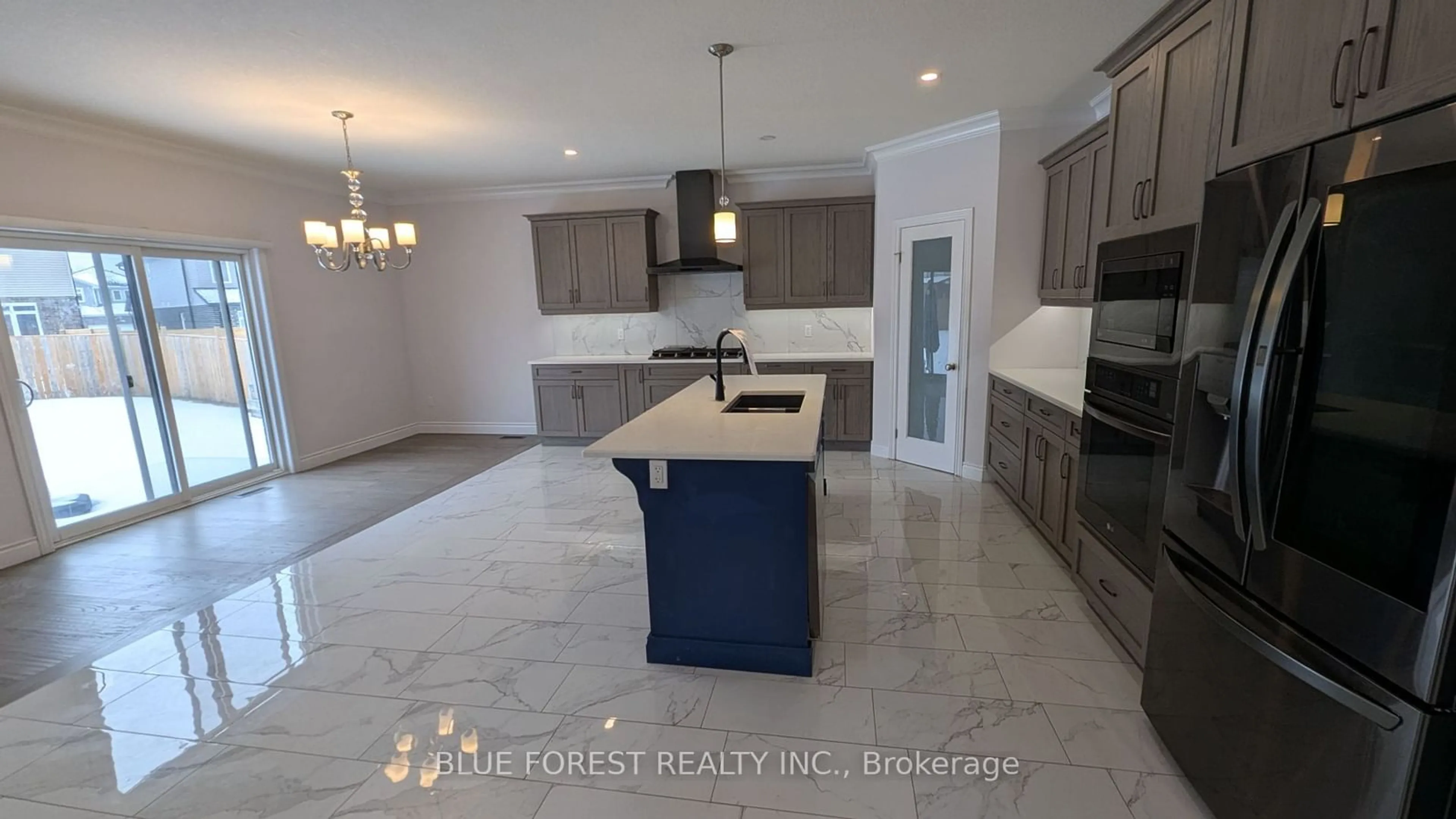 Open concept kitchen, ceramic/tile floor for 2391 Daisy Bend, London Ontario N6M 0G6