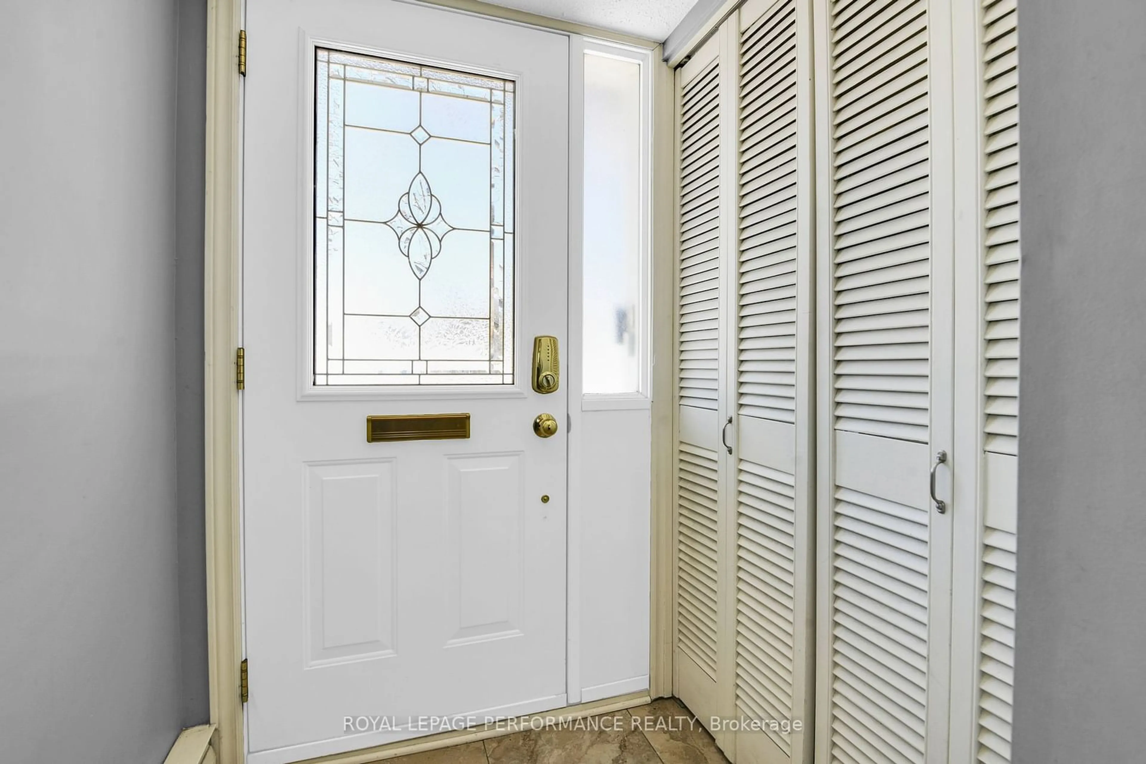 Indoor entryway for 222 Huntridge, Hunt Club - Windsor Park Village and Area Ontario K1V 9J3