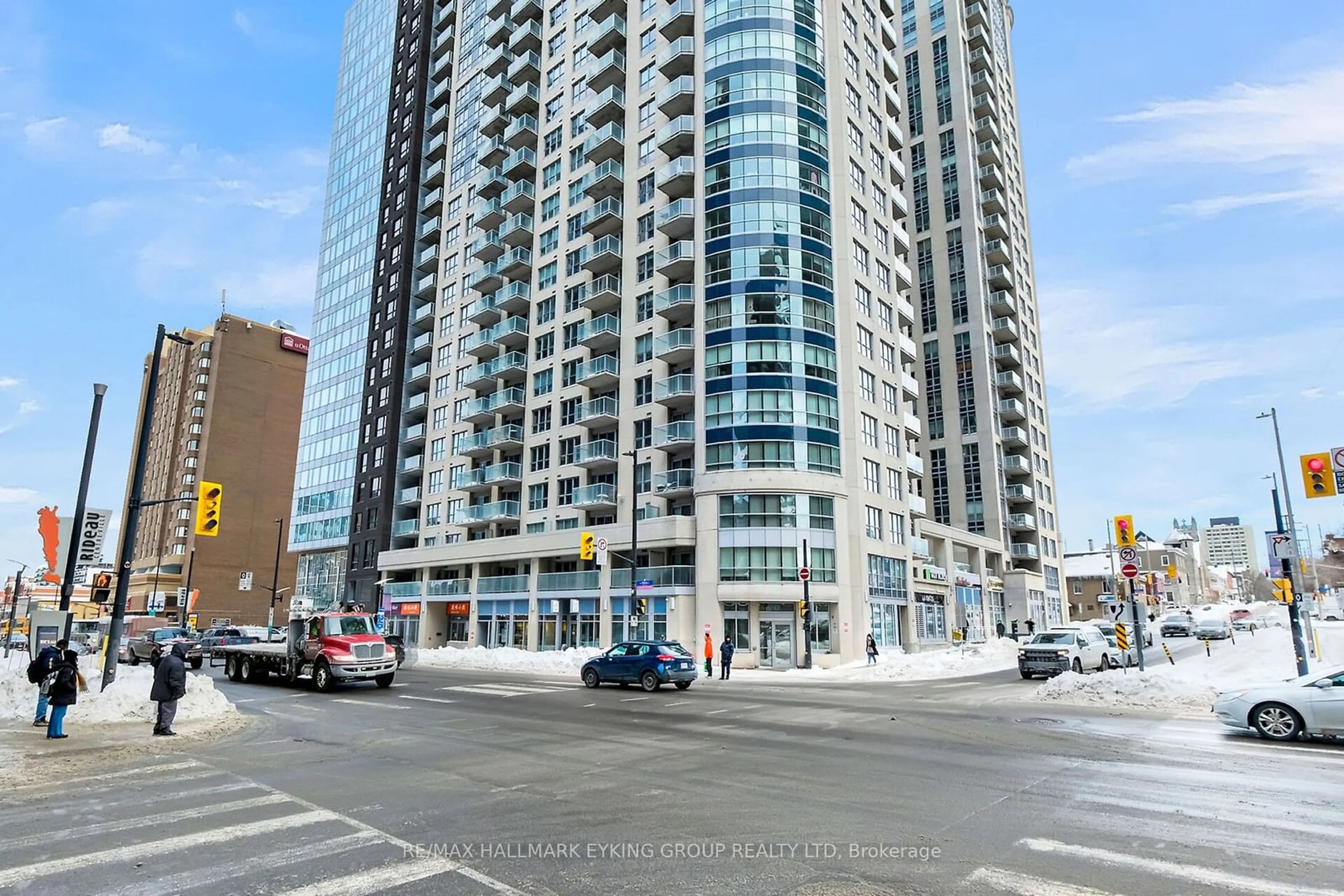 Indoor foyer for 242 Rideau St #2804, Lower Town - Sandy Hill Ontario K1N 0B7