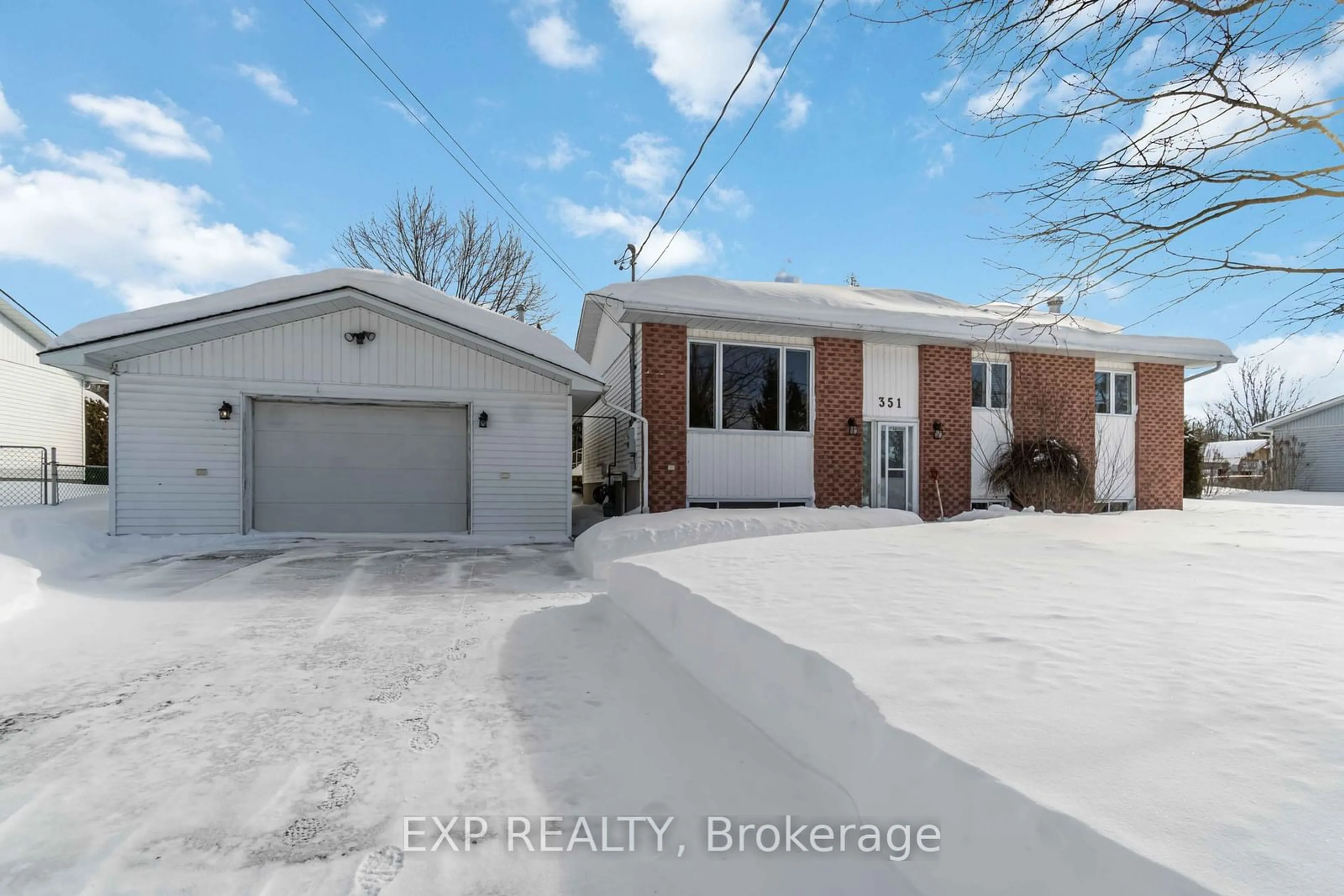 A pic from outside/outdoor area/front of a property/back of a property/a pic from drone, street for 351 Agathe St, Clarence-Rockland Ontario K4K 1K7