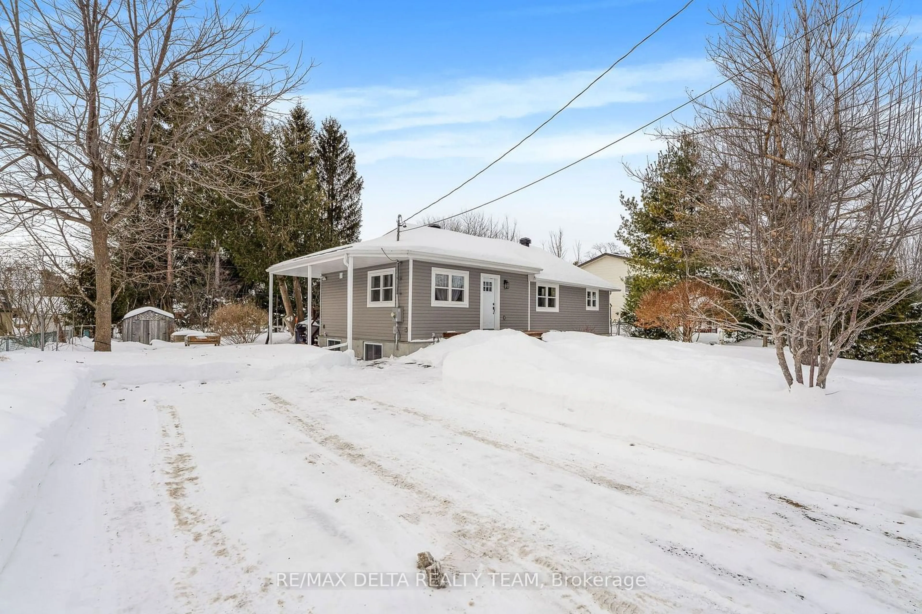 A pic from outside/outdoor area/front of a property/back of a property/a pic from drone, street for 984 Hillmillar St, Orleans - Cumberland and Area Ontario K4C 1R3