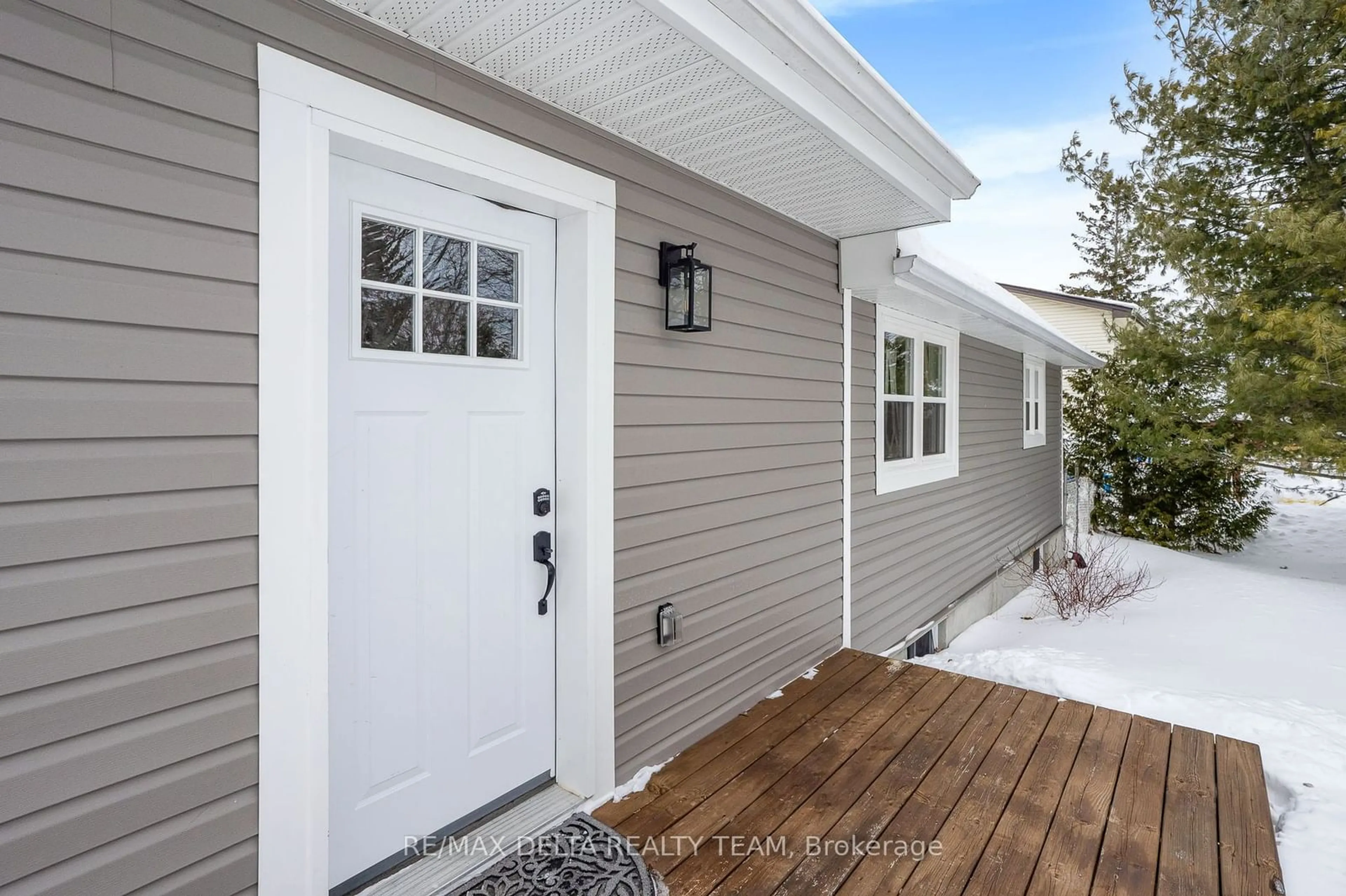 Indoor entryway for 984 Hillmillar St, Orleans - Cumberland and Area Ontario K4C 1R3