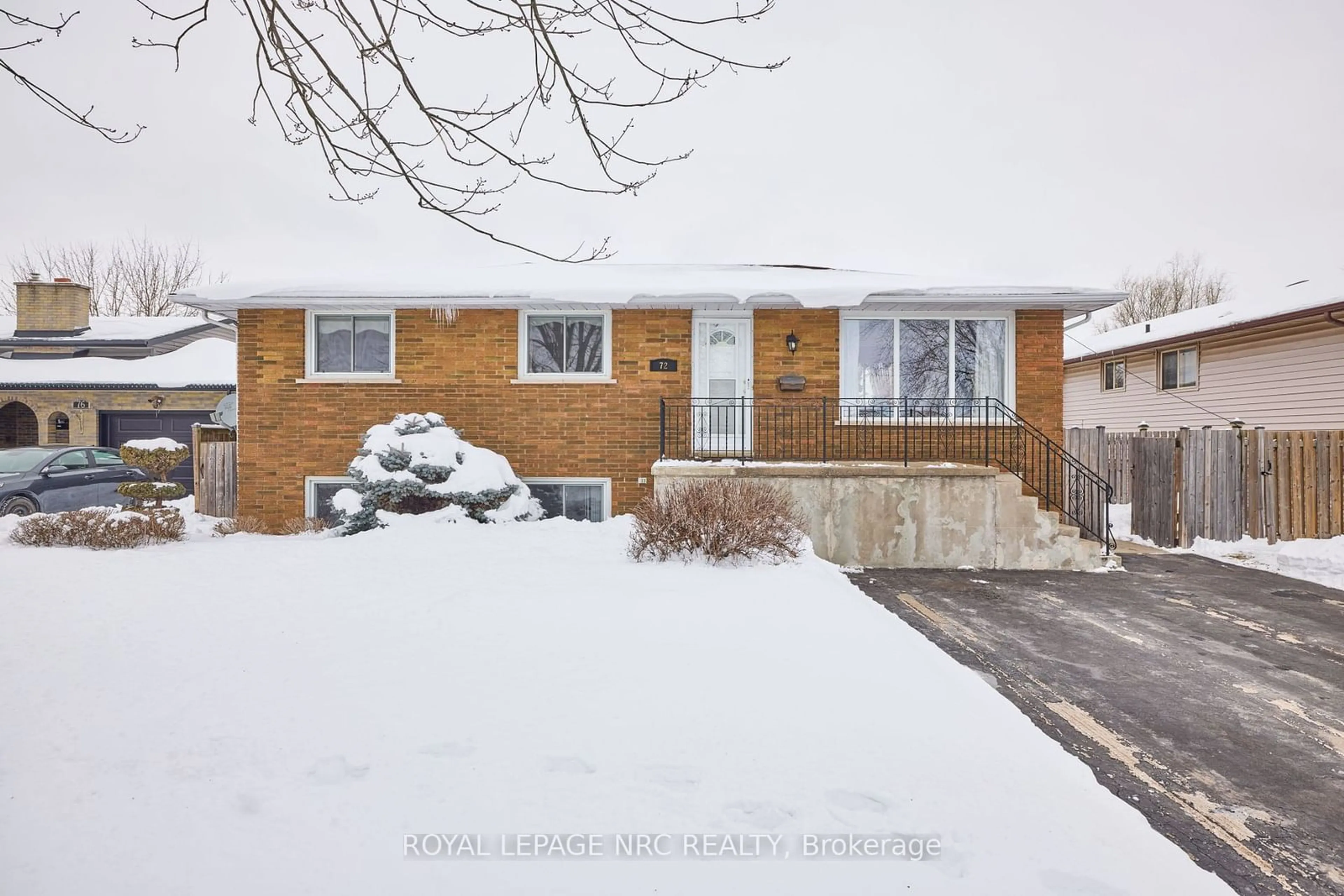 Home with brick exterior material, street for 72 Endicott Terr, Welland Ontario L3C 5R8