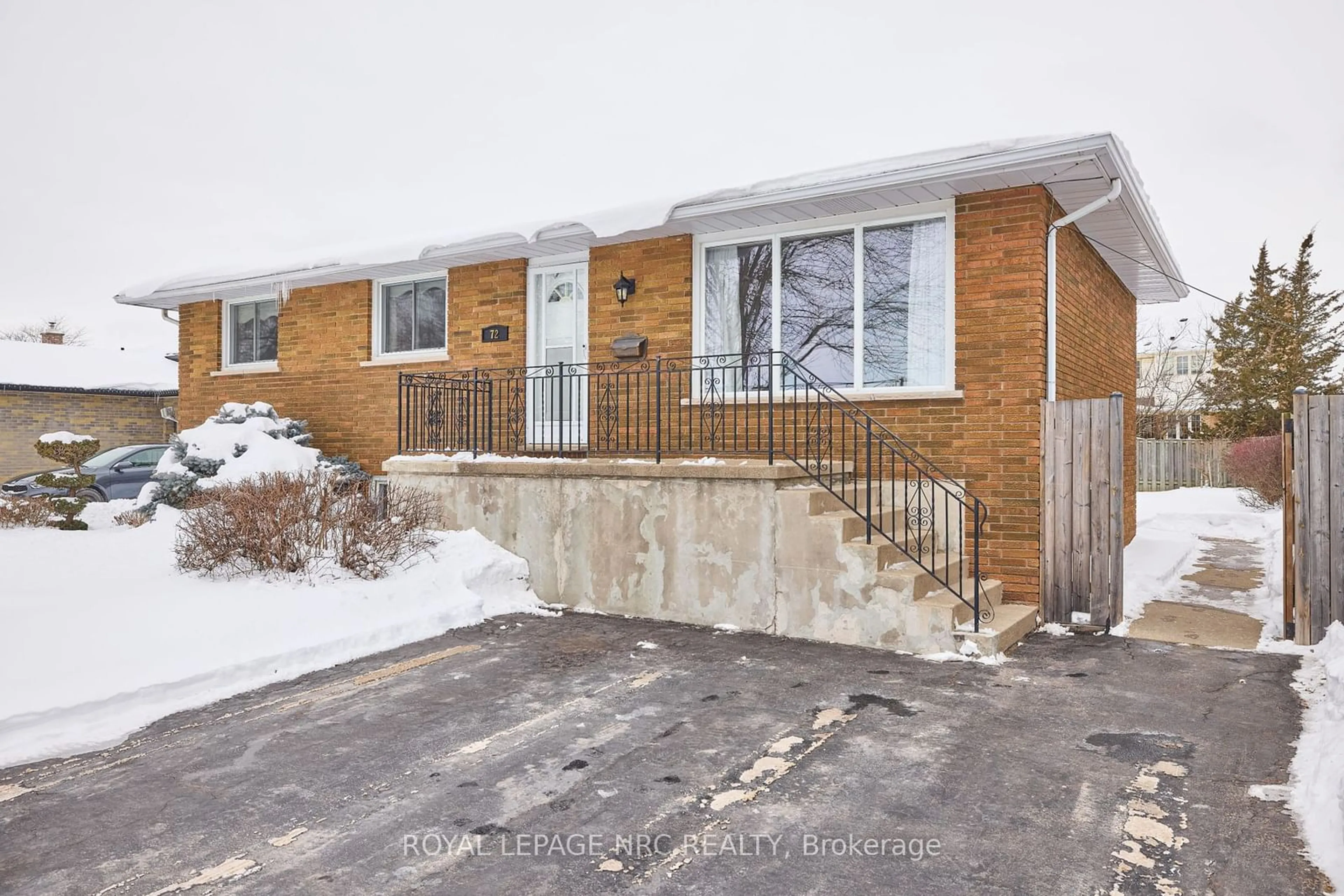 Home with brick exterior material, street for 72 Endicott Terr, Welland Ontario L3C 5R8