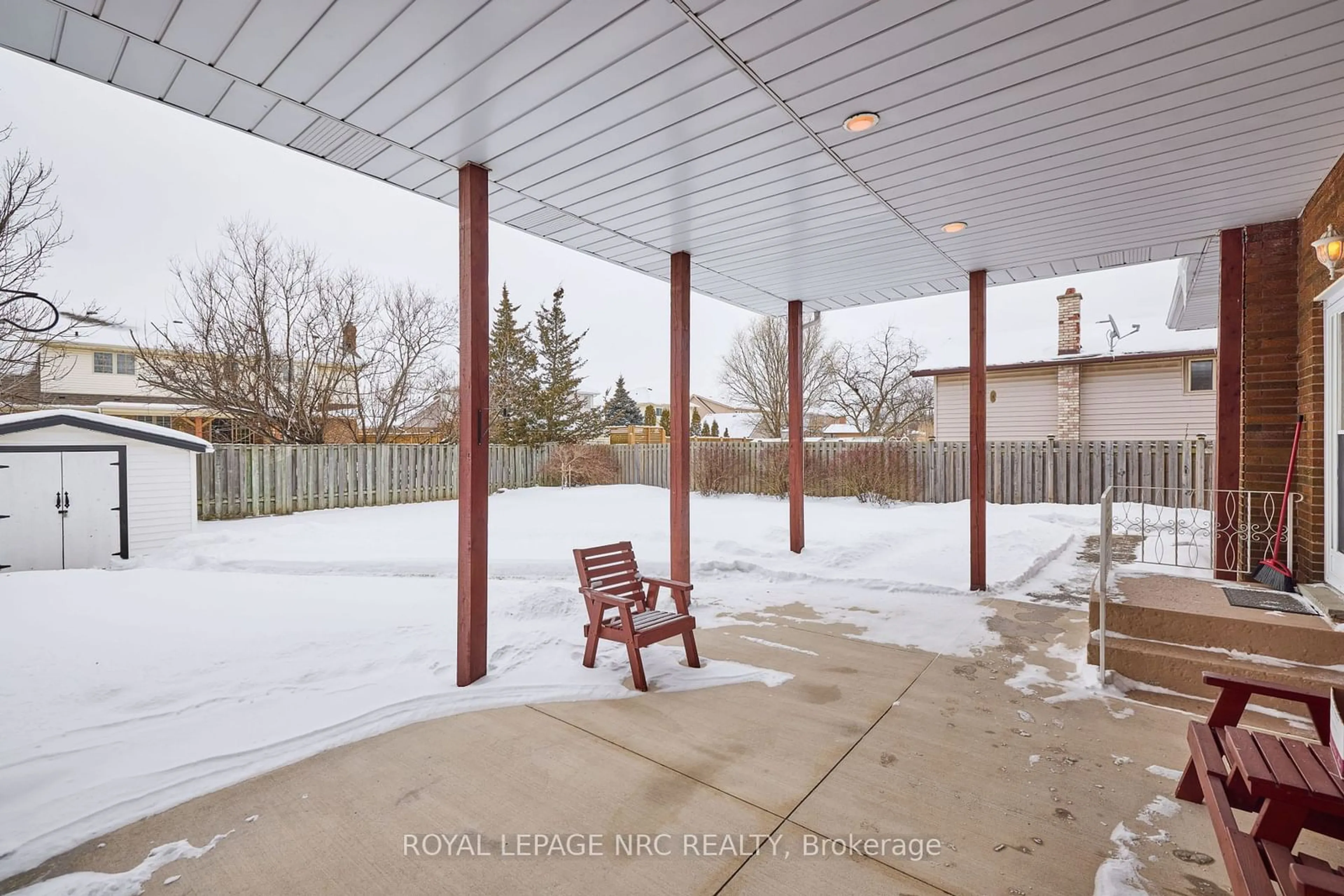 Patio, street for 72 Endicott Terr, Welland Ontario L3C 5R8