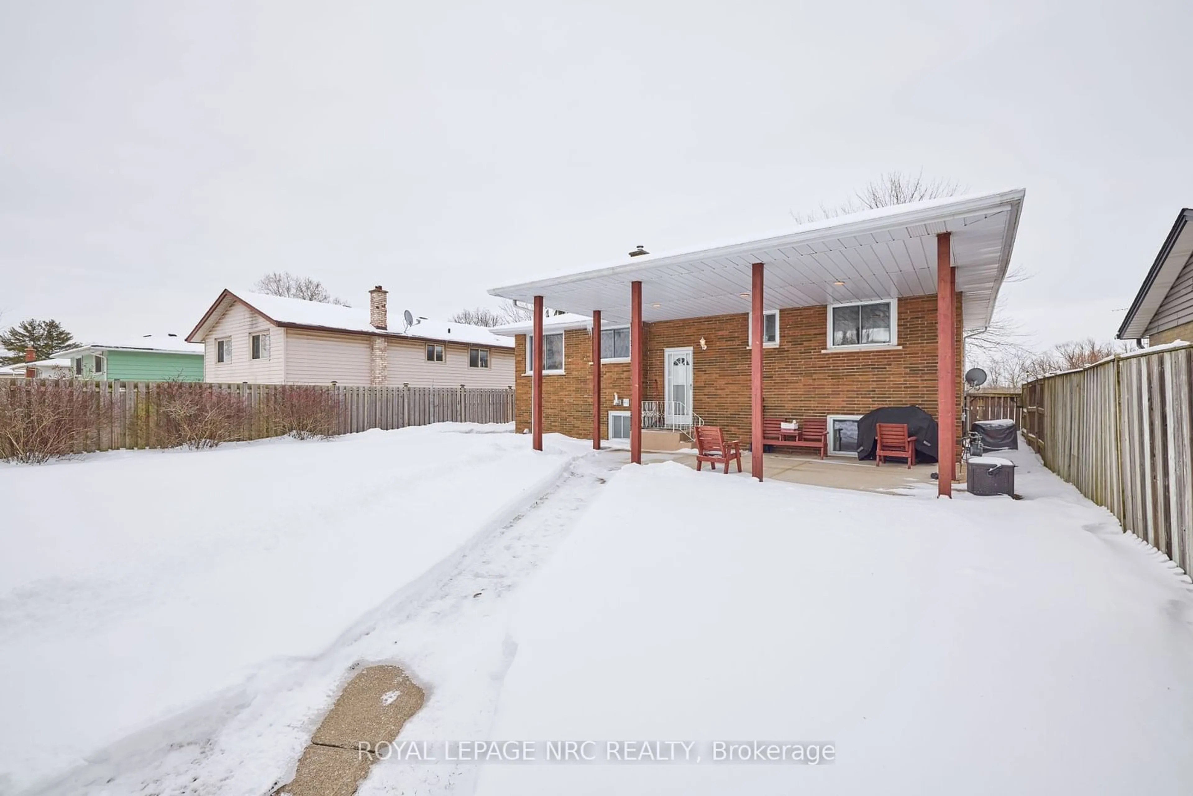 Patio, street for 72 Endicott Terr, Welland Ontario L3C 5R8