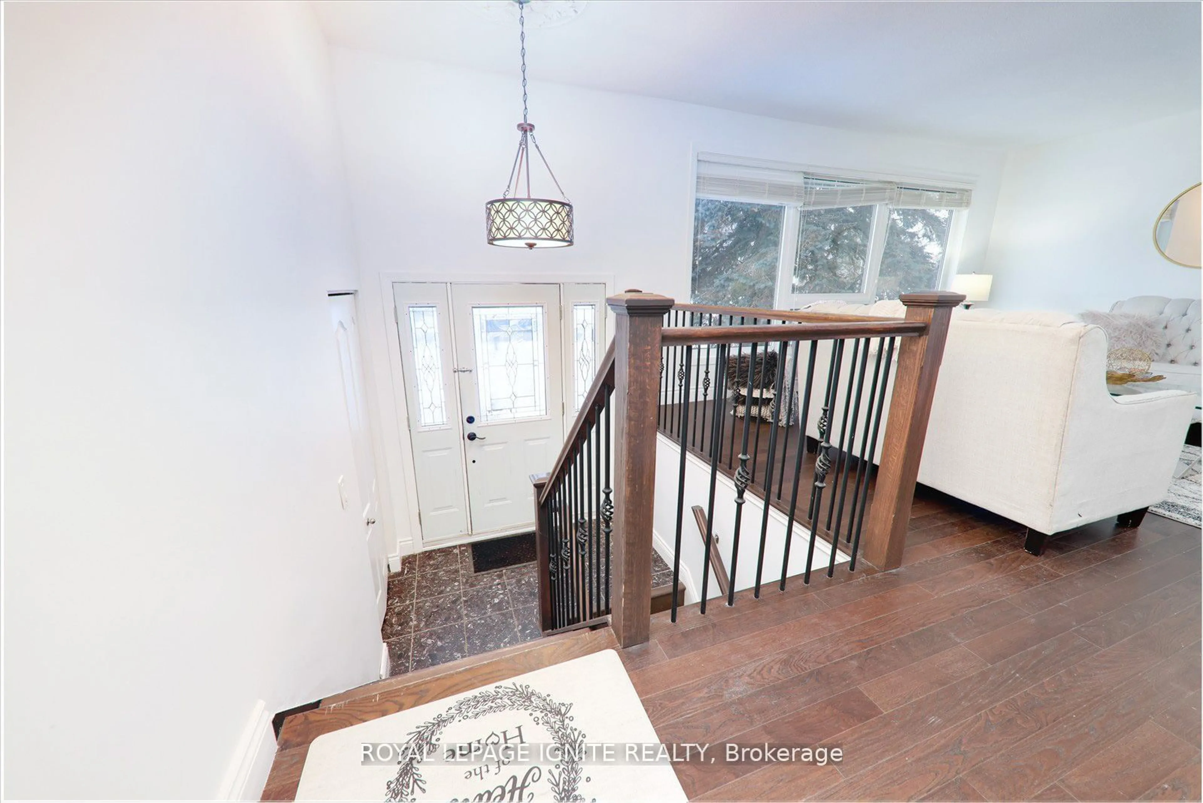 Indoor entryway for 362 Renda St, Kingston Ontario K7M 5Y1