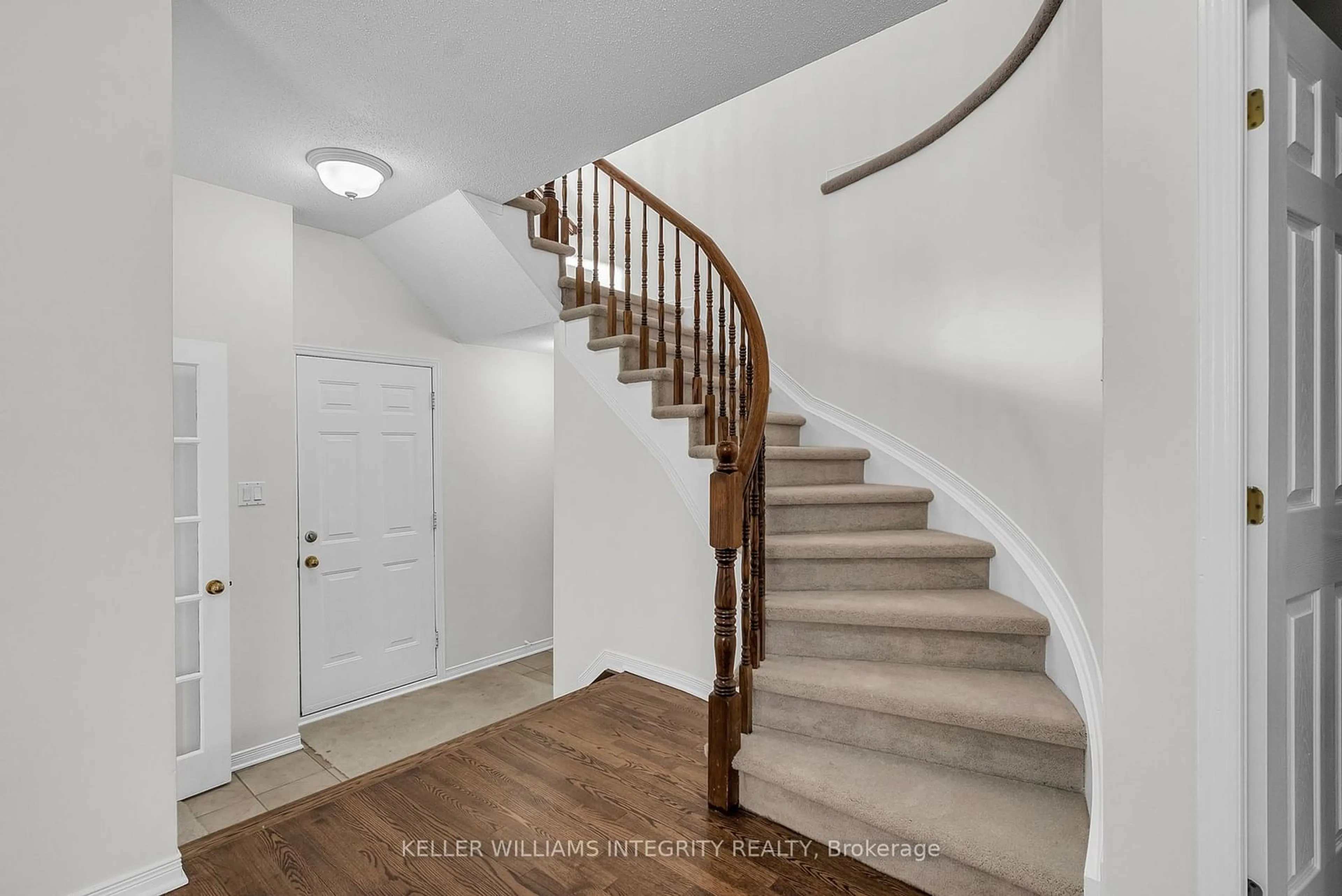 Stairs for 53 Carwood Circ, Manor Park - Cardinal Glen and Area Ontario K1K 4V4