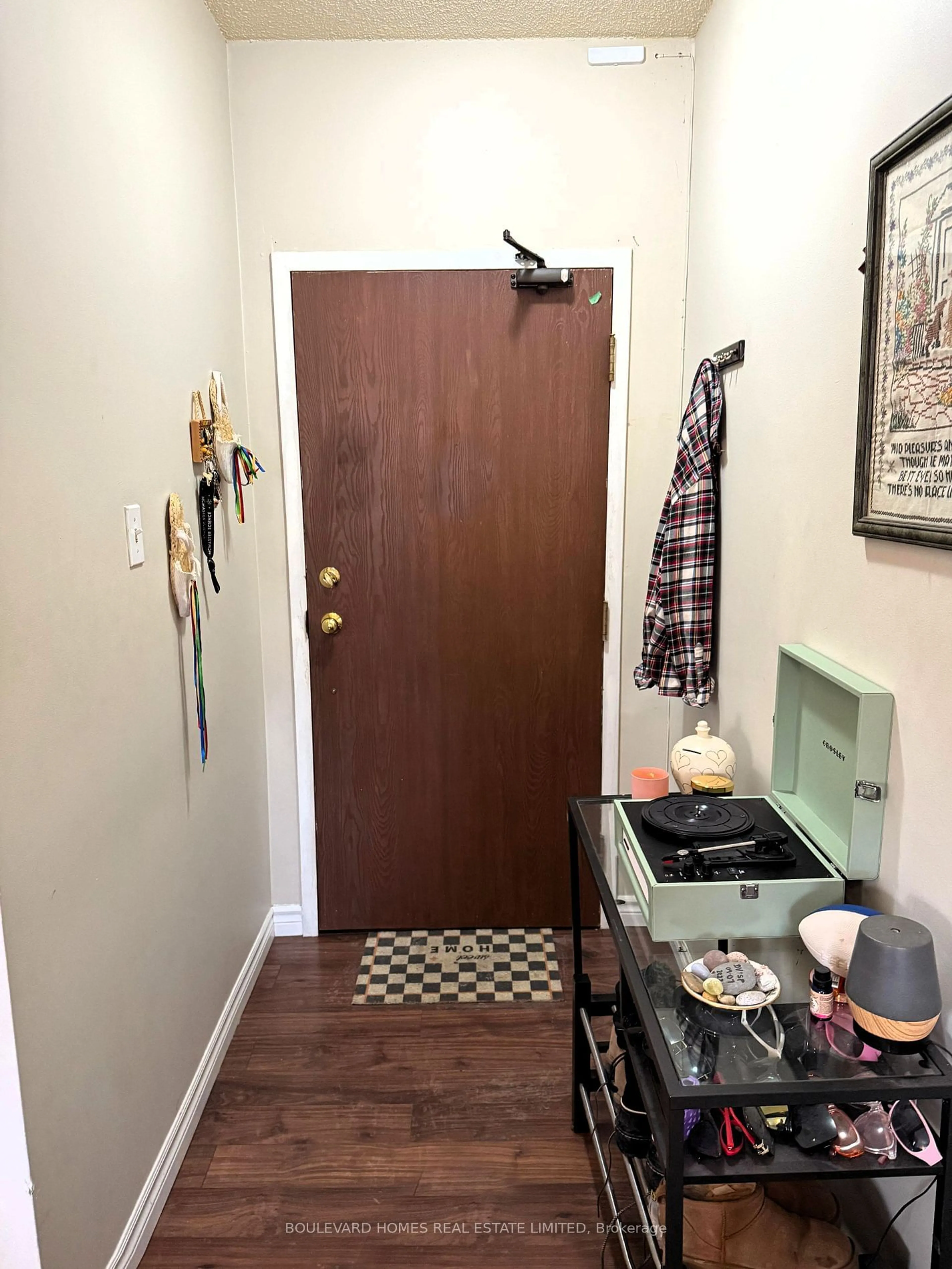 Indoor entryway for 175 Hunter St #107, Hamilton Ontario L8N 4E7