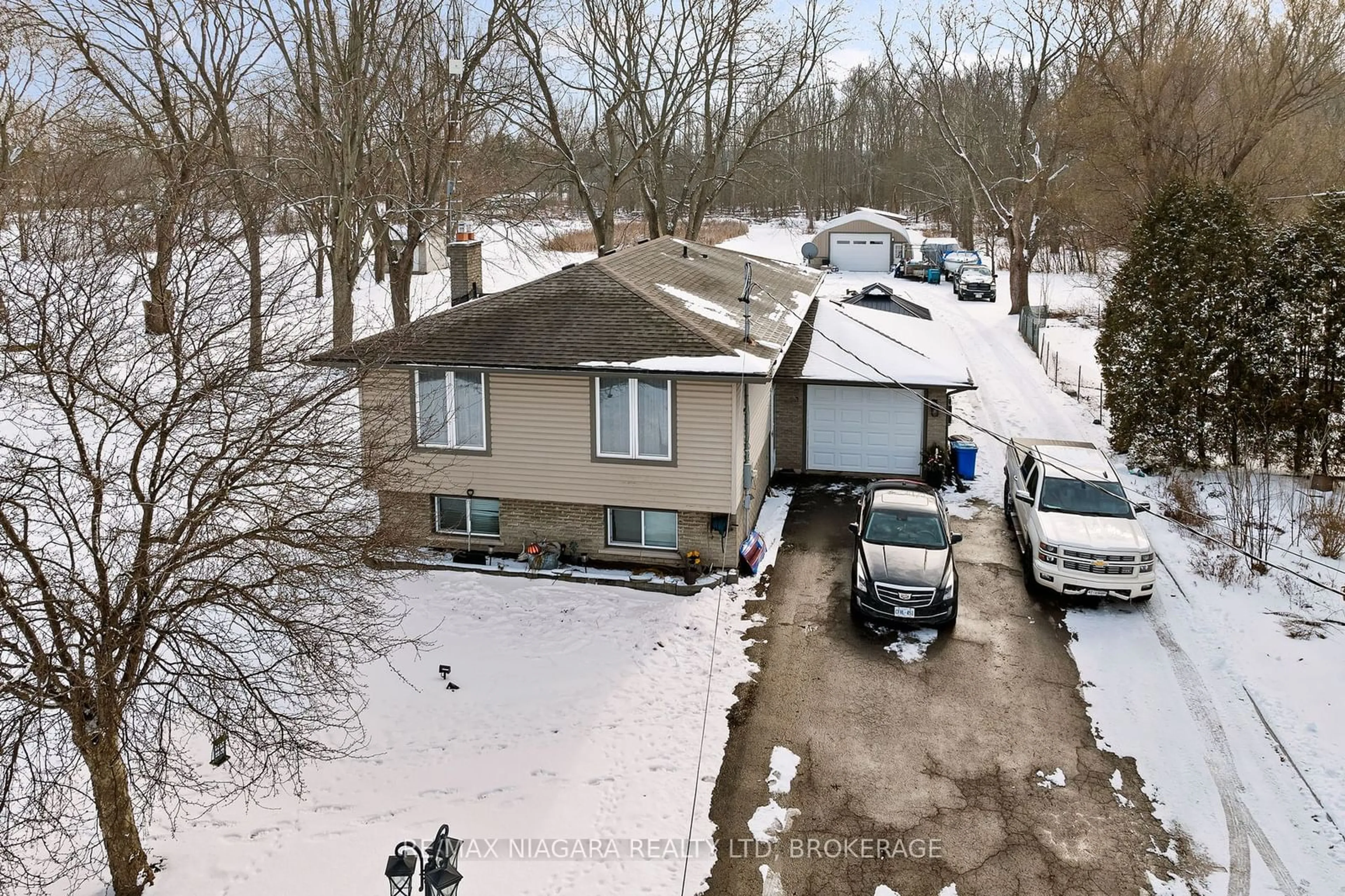 A pic from outside/outdoor area/front of a property/back of a property/a pic from drone, street for 3849 3 High, Port Colborne Ontario L0S 1R0