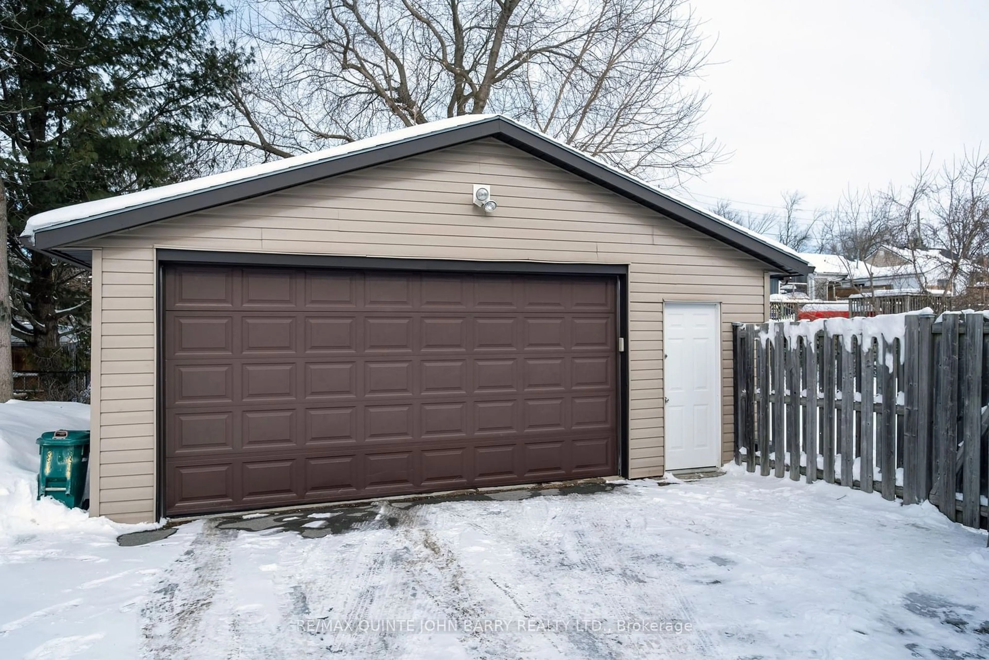 Indoor garage for 14 Hollandale Ave, Quinte West Ontario K8V 2C4