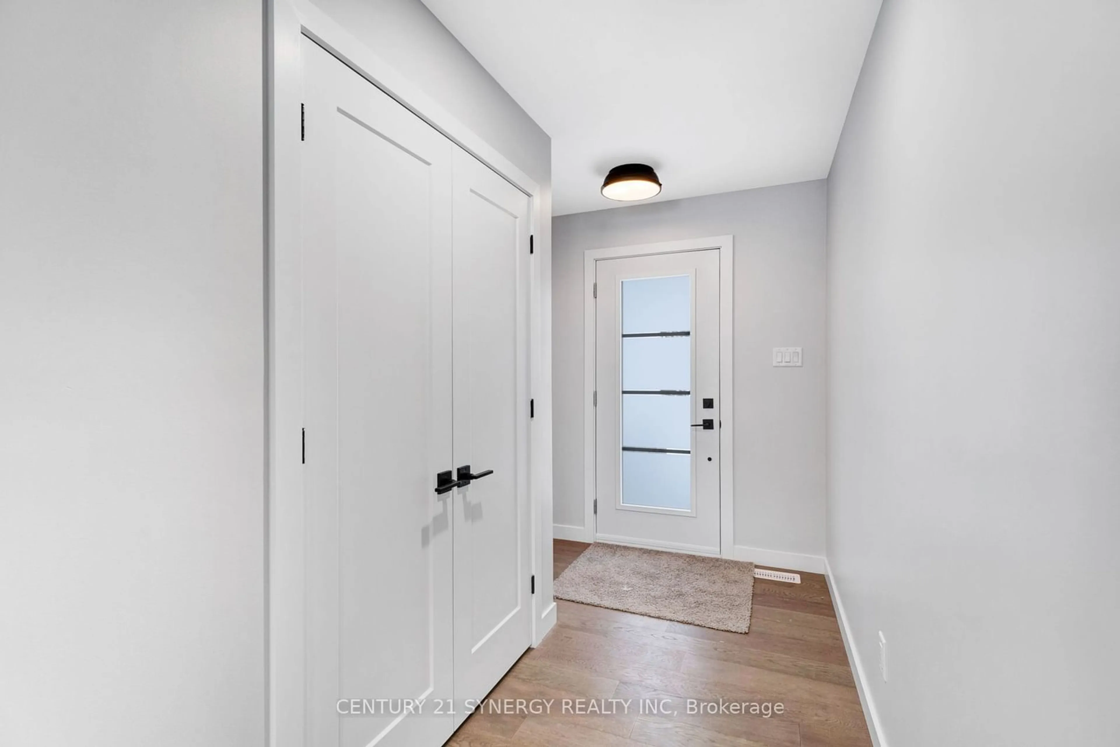 Indoor entryway for 16998 Chevrier St, North Stormont Ontario K0C 1V0