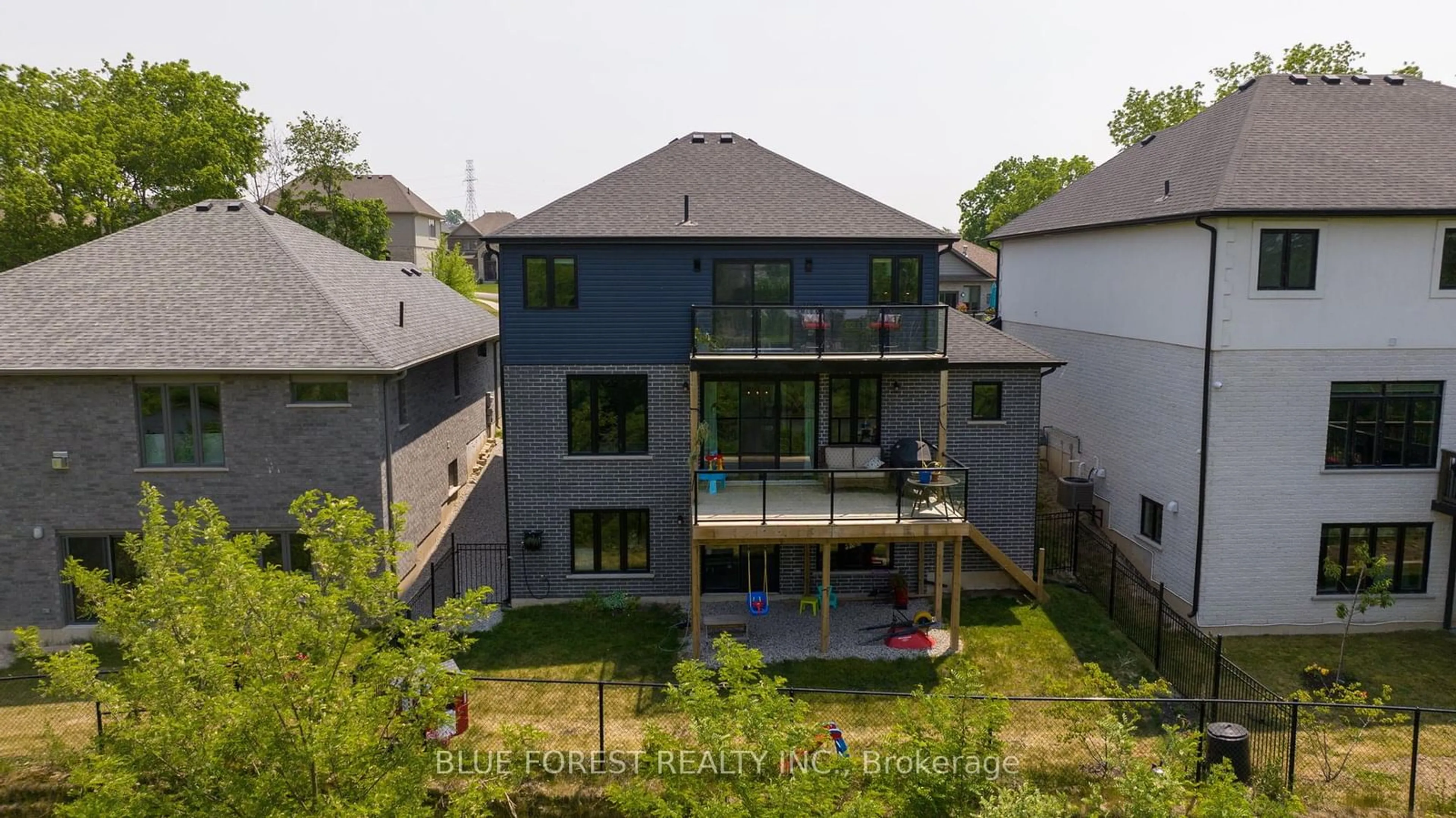 A pic from outside/outdoor area/front of a property/back of a property/a pic from drone, city buildings view from balcony for 2810 Sheffield Pl #2, London Ontario N6M 0E5