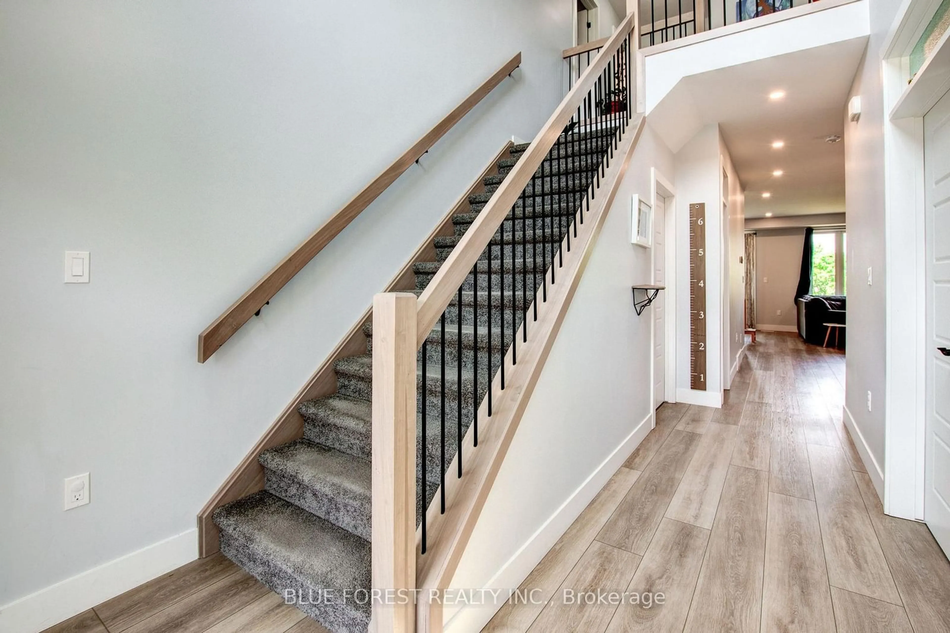 Stairs for 2810 Sheffield Pl #2, London Ontario N6M 0E5