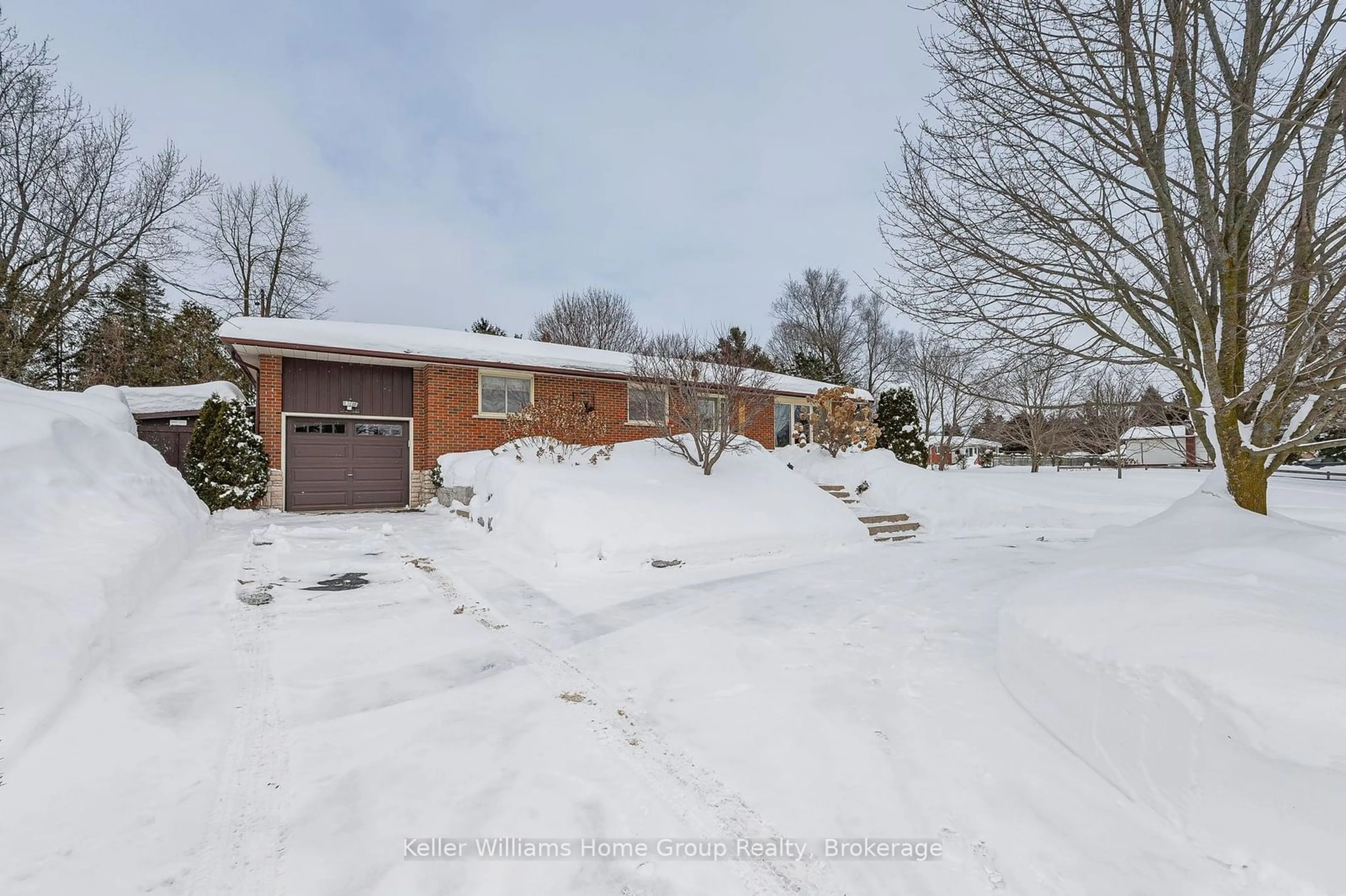 A pic from outside/outdoor area/front of a property/back of a property/a pic from drone, street for 170 Barnett Cres, Centre Wellington Ontario N1M 3E5