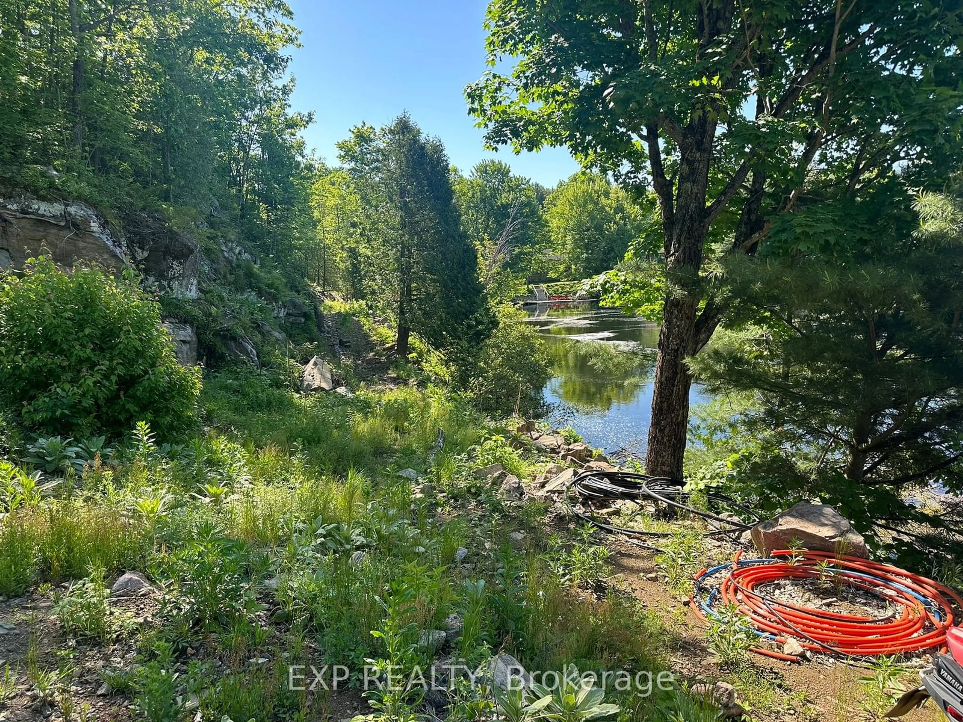 A pic from outside/outdoor area/front of a property/back of a property/a pic from drone, forest/trees view for 3950 SEVERN RIVER SHORE, Gravenhurst Ontario L0K 2B0