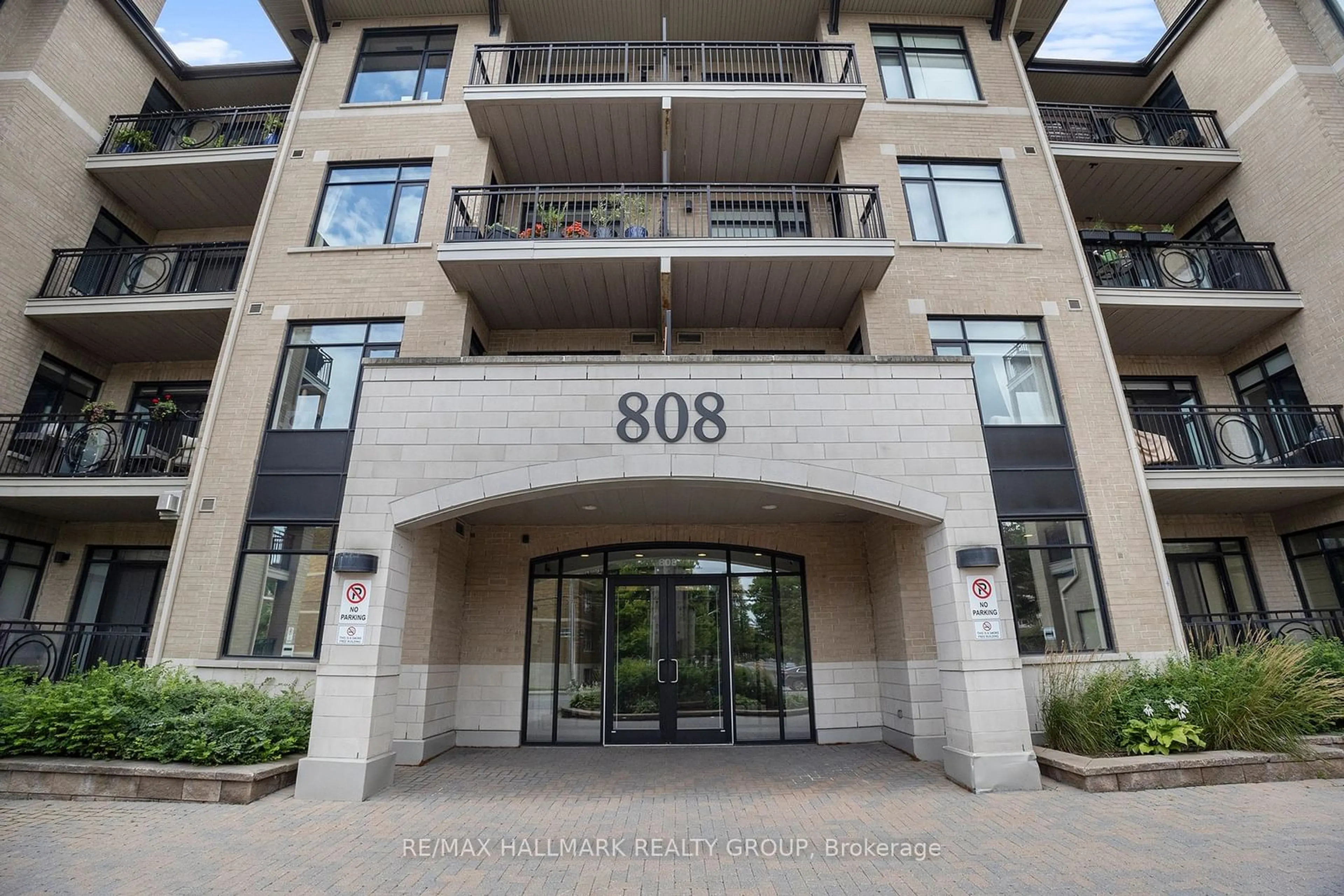 Indoor foyer for 808 Bronson Ave #105, Dows Lake - Civic Hospital and Area Ontario K1S 5A4