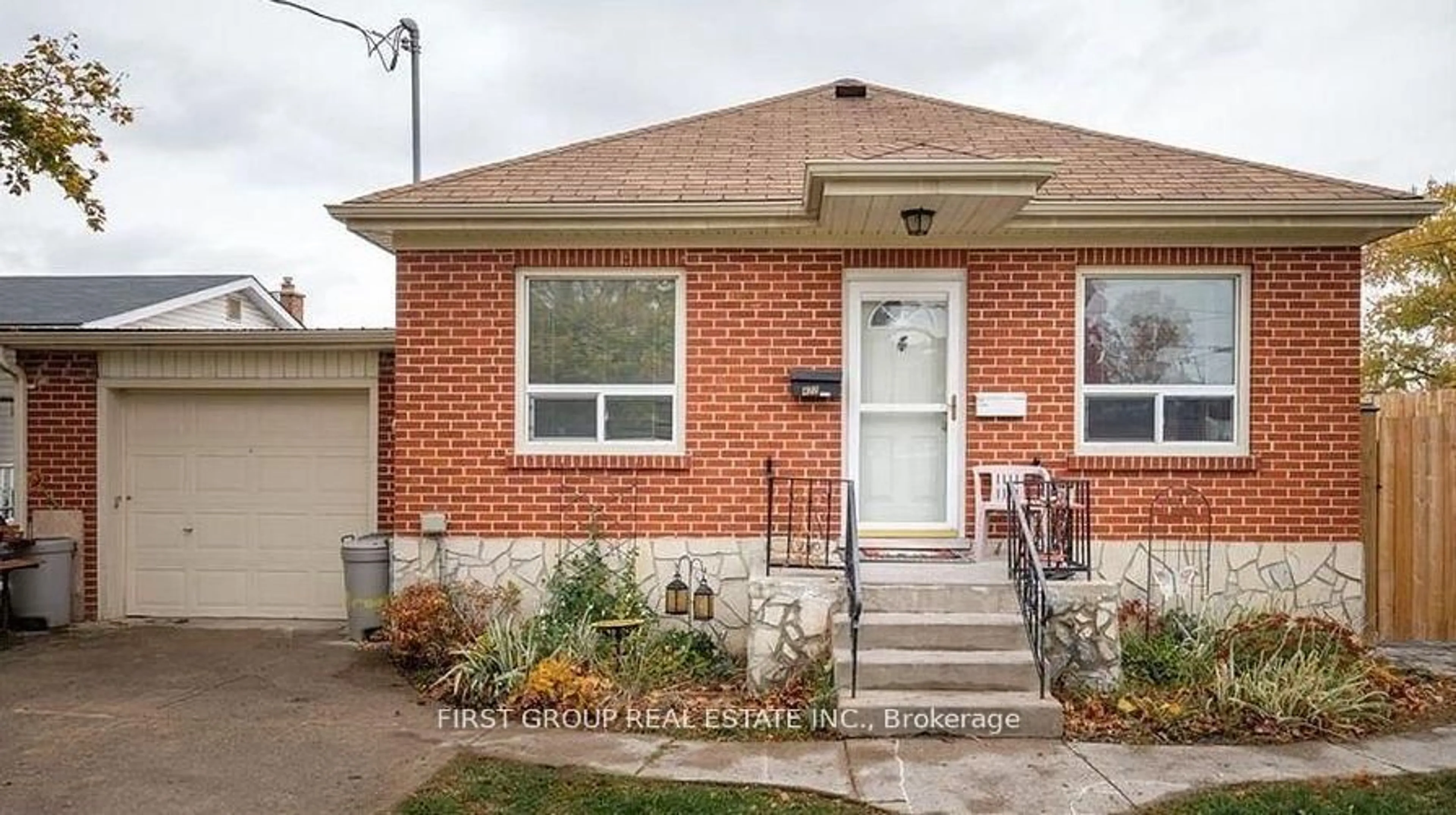 Home with brick exterior material, street for 422 Brioux Ave, Peterborough Ontario K9J 4G7