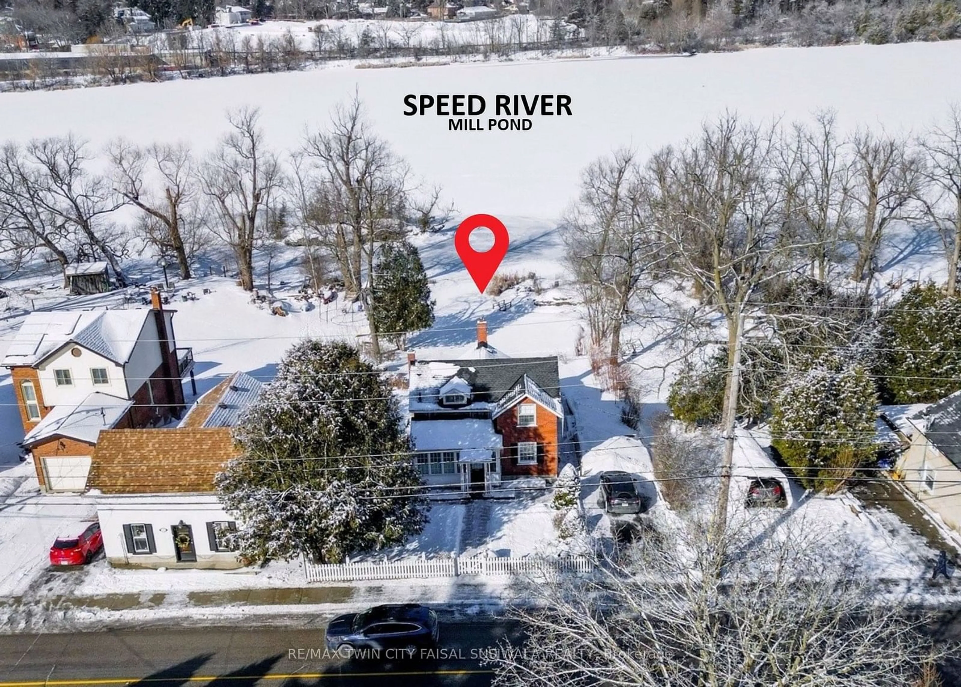 A pic from outside/outdoor area/front of a property/back of a property/a pic from drone, street for 179 Queen St, Cambridge Ontario N3C 2B3