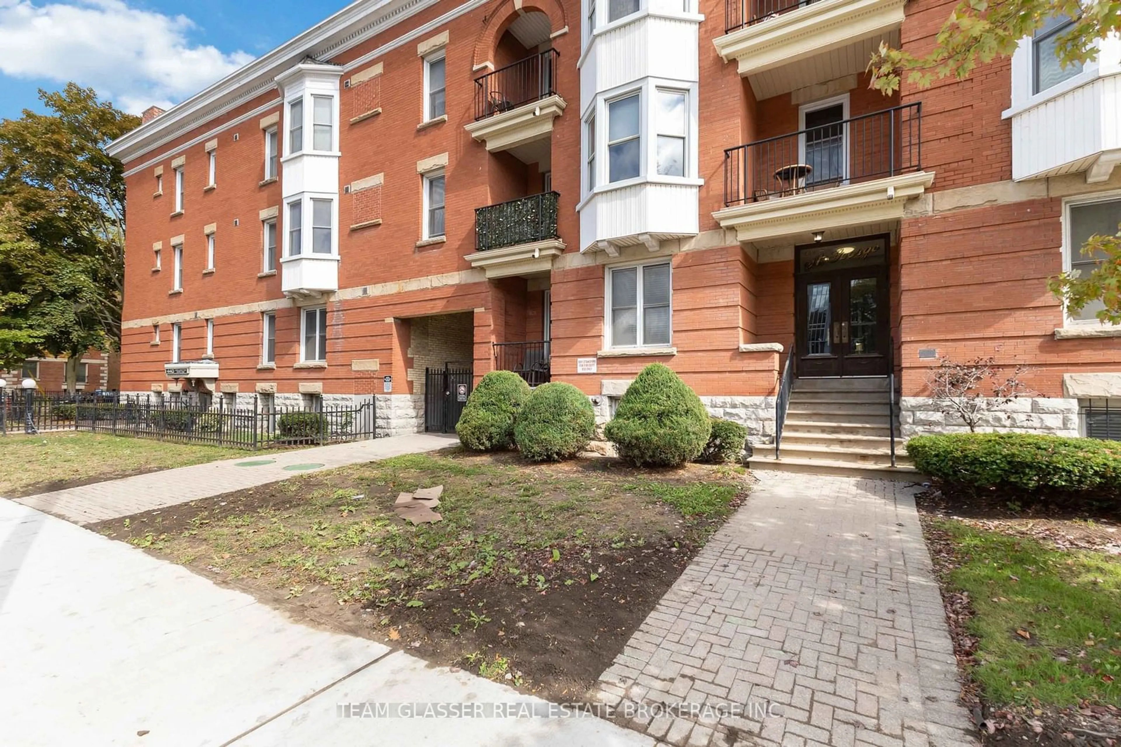 Patio, street for 440 WELLINGTON St #303, London Ontario N6A 3P2