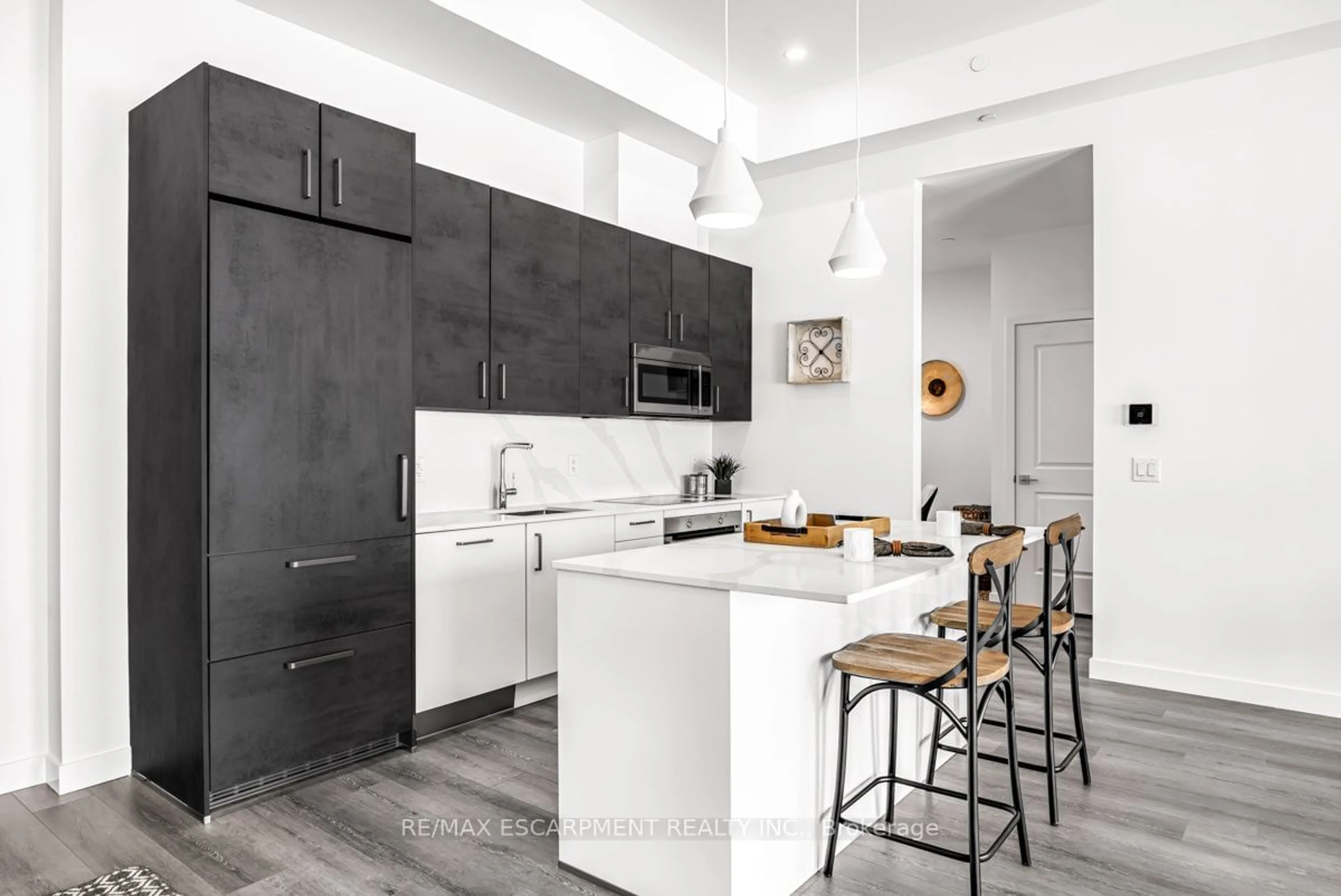 Open concept kitchen, ceramic/tile floor for 7549A Kalar Rd #407, Niagara Falls Ontario L2H 3W6