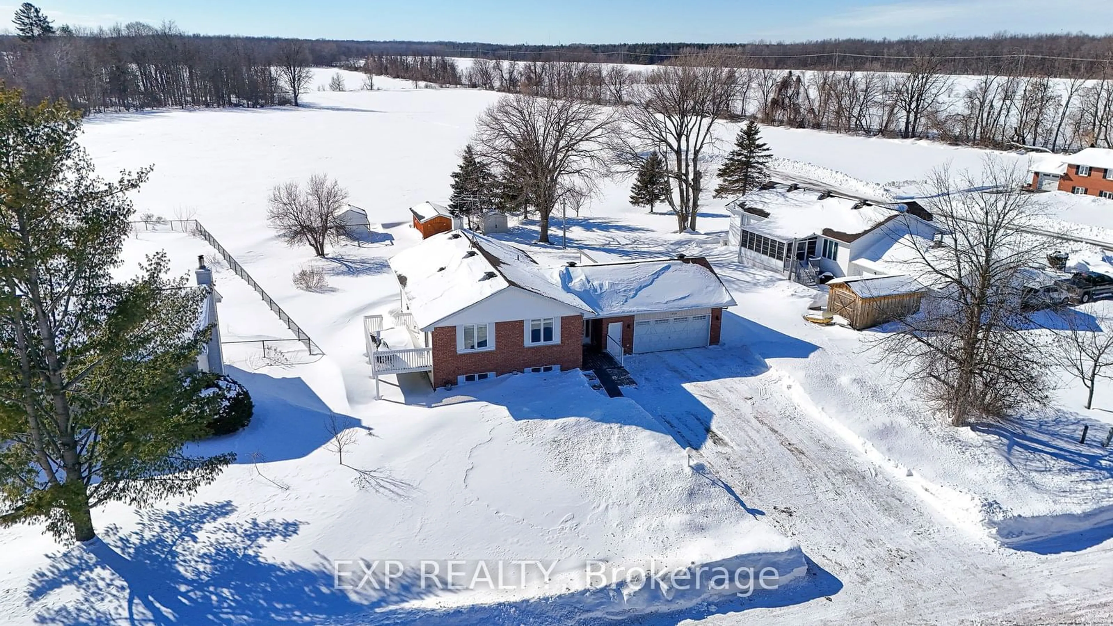 A pic from outside/outdoor area/front of a property/back of a property/a pic from drone, street for 3228 Fetterly Dr, Greely - Metcalfe - Osgoode - Vernon and Area Ontario K0A 2G0