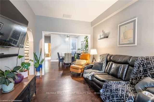 Additional property image - 166 Catharine St